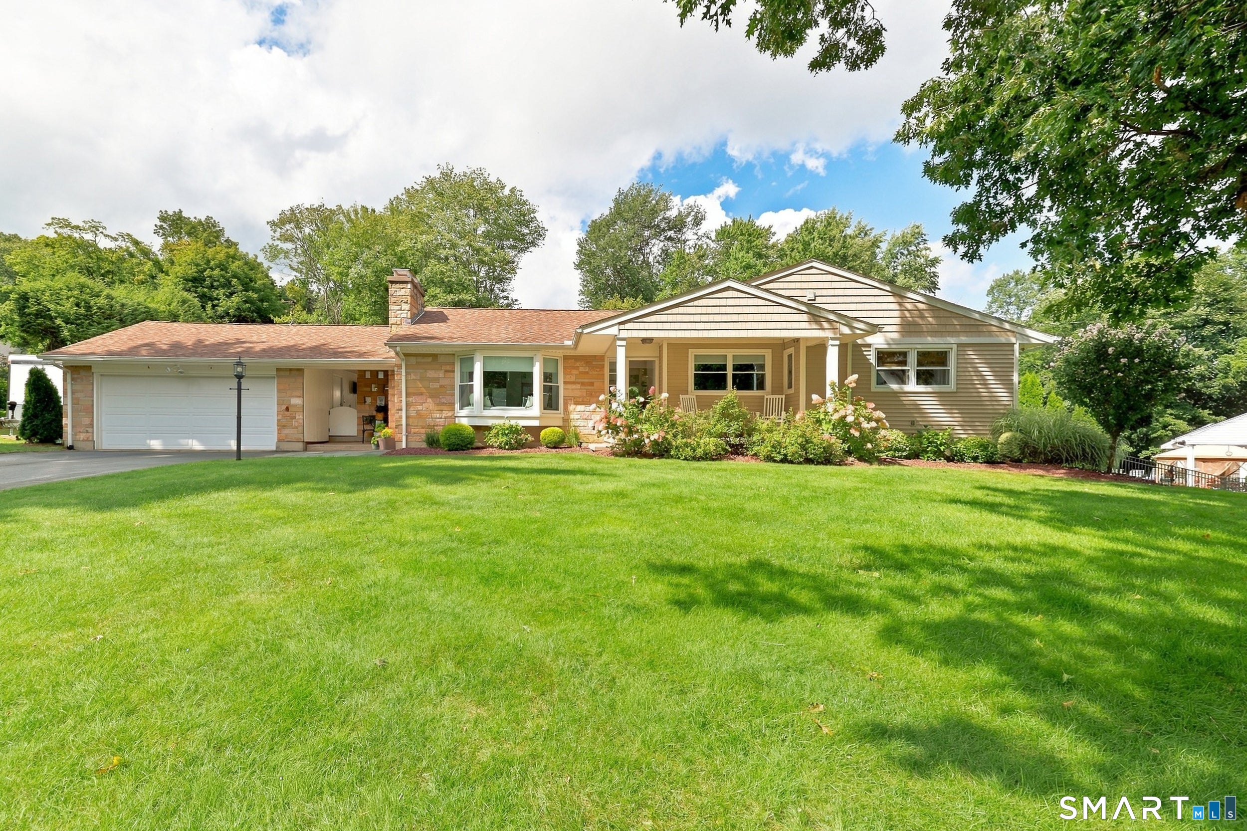 48 Maxine Road — photo