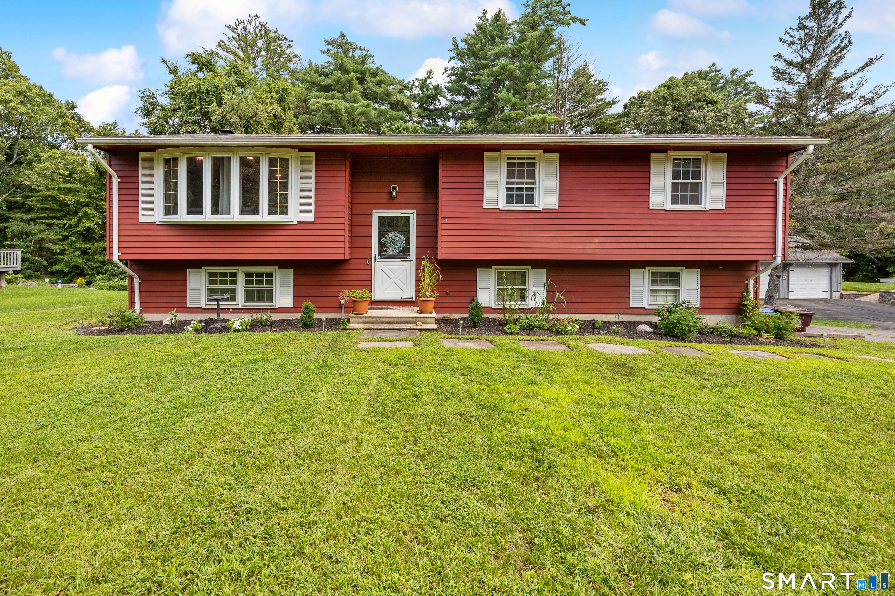 14 Glen Hollow Drive — photo
