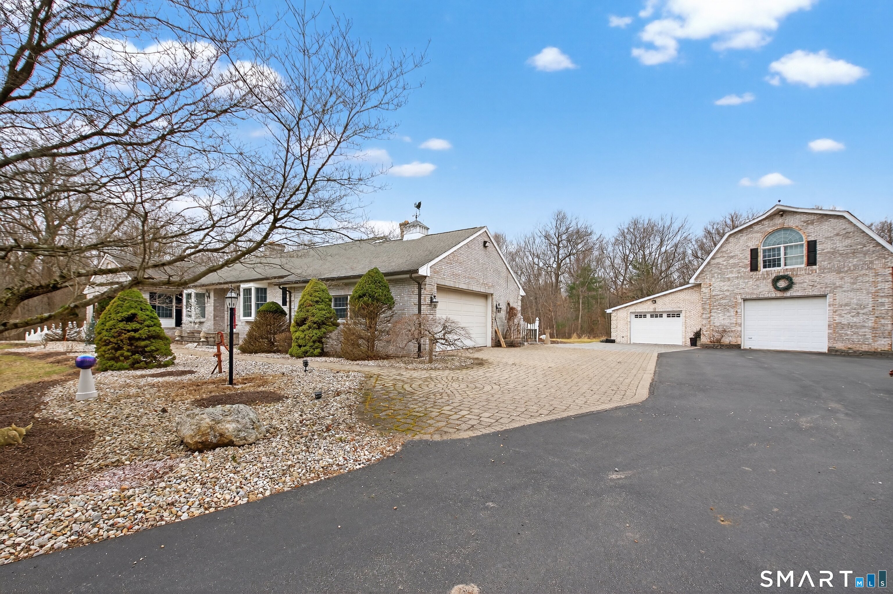 724 Strong Road — photo