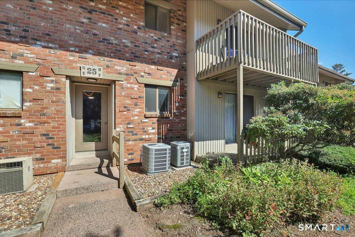 25 Amato Drive F — photo