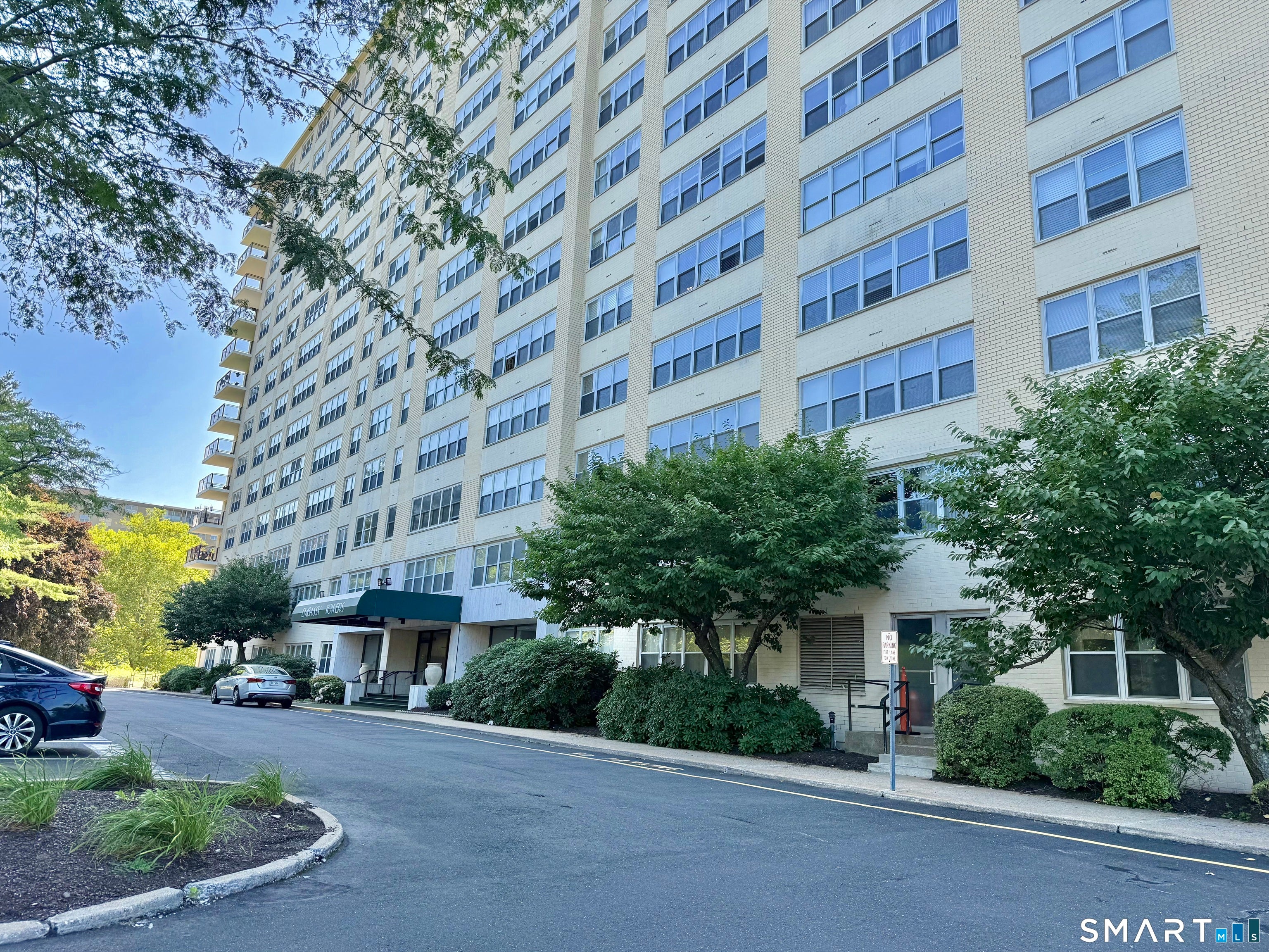 2625 Park Avenue 3B — photo