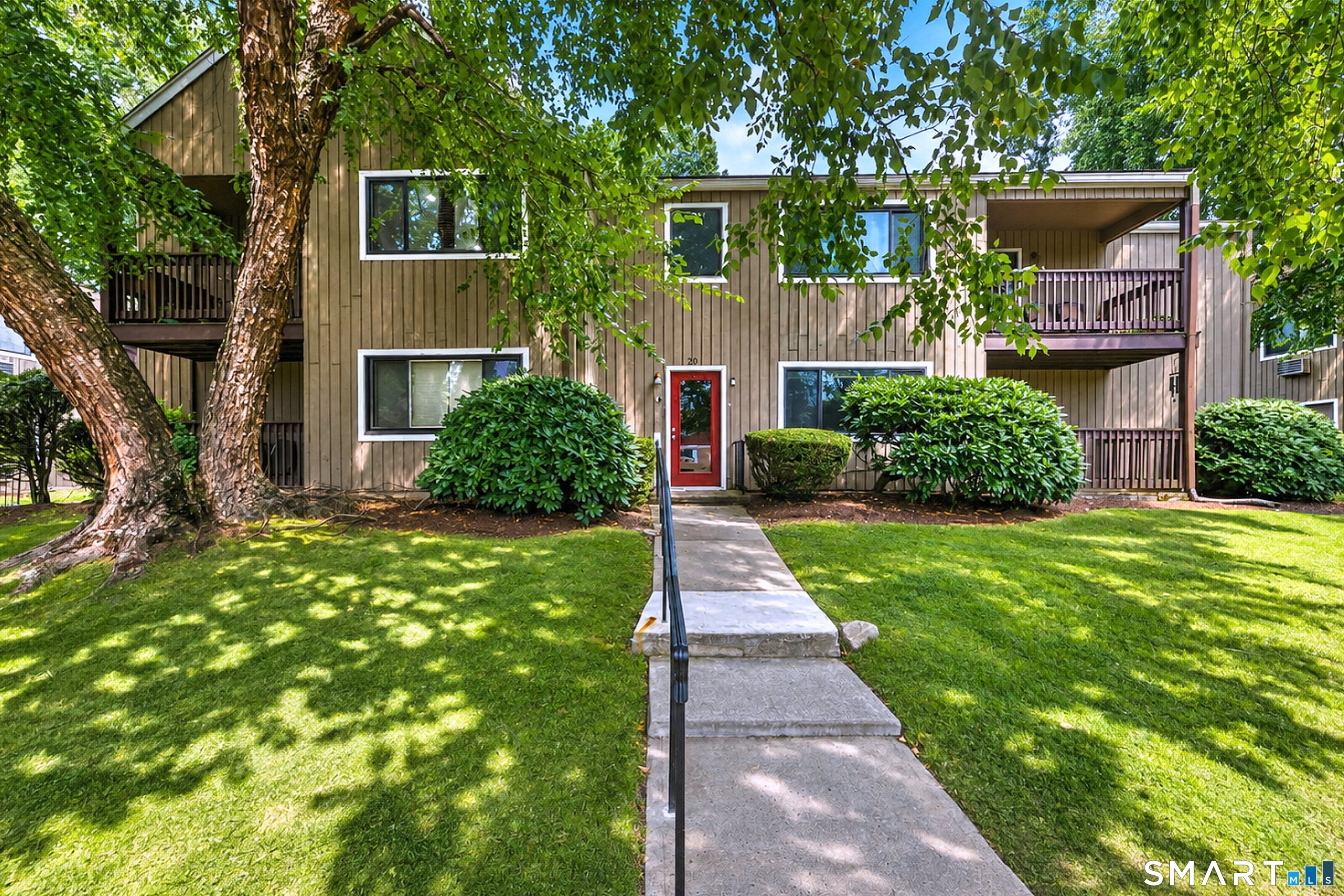 20 Leslie Road B — photo