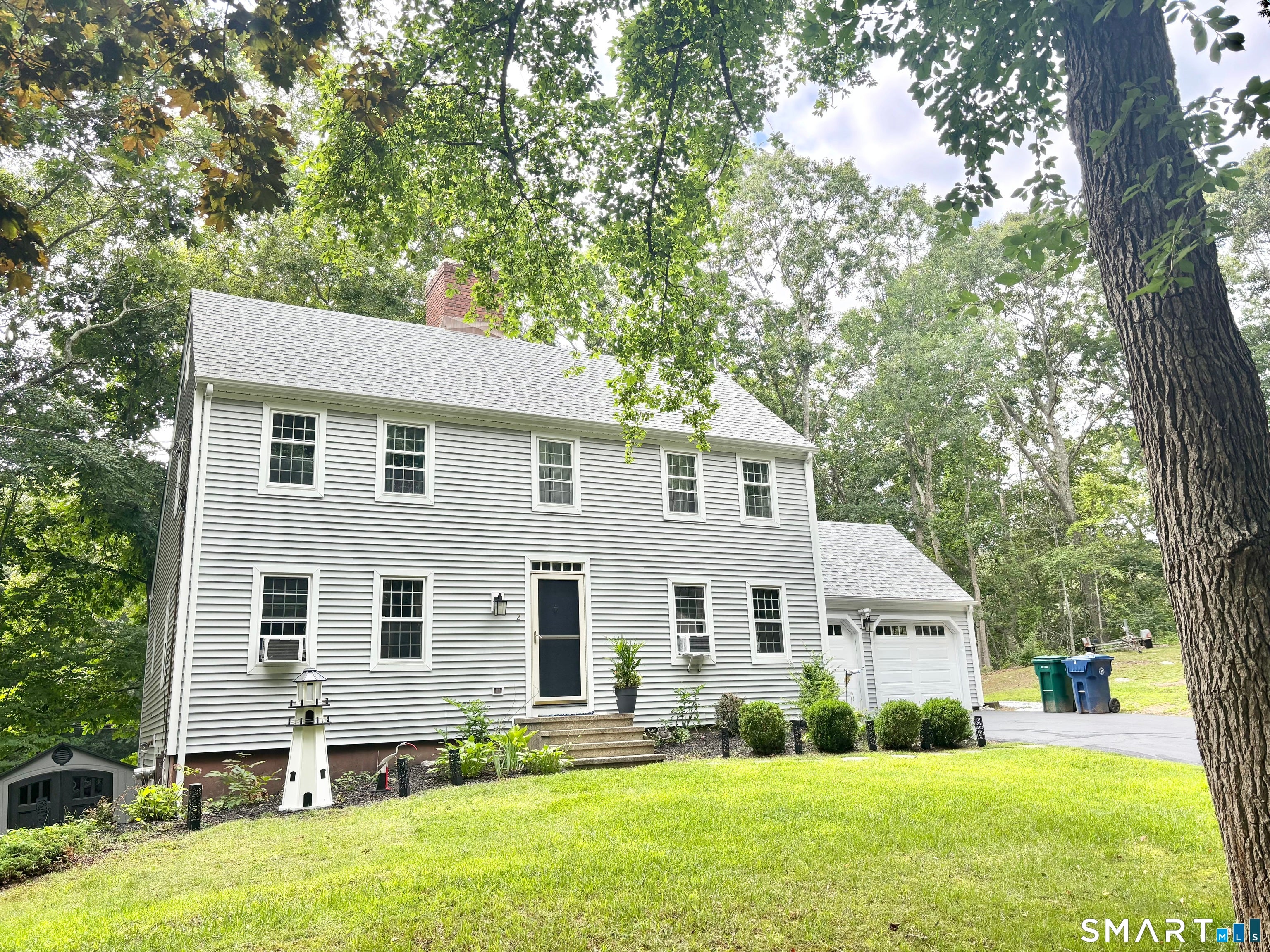 2 Oakridge Drive — photo