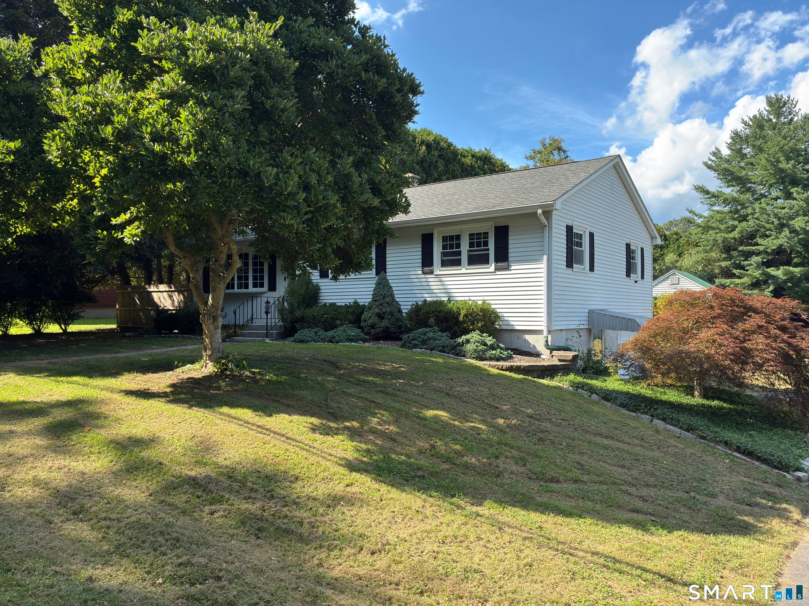 102 Derry Hill Road — photo