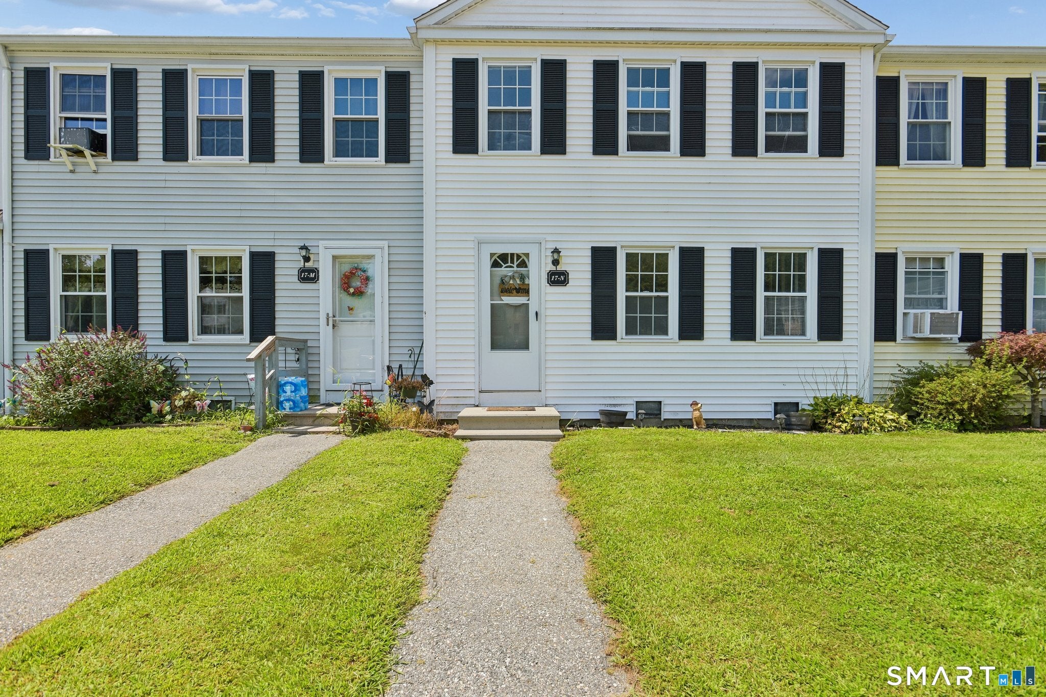 17 Lakeside Drive N — photo