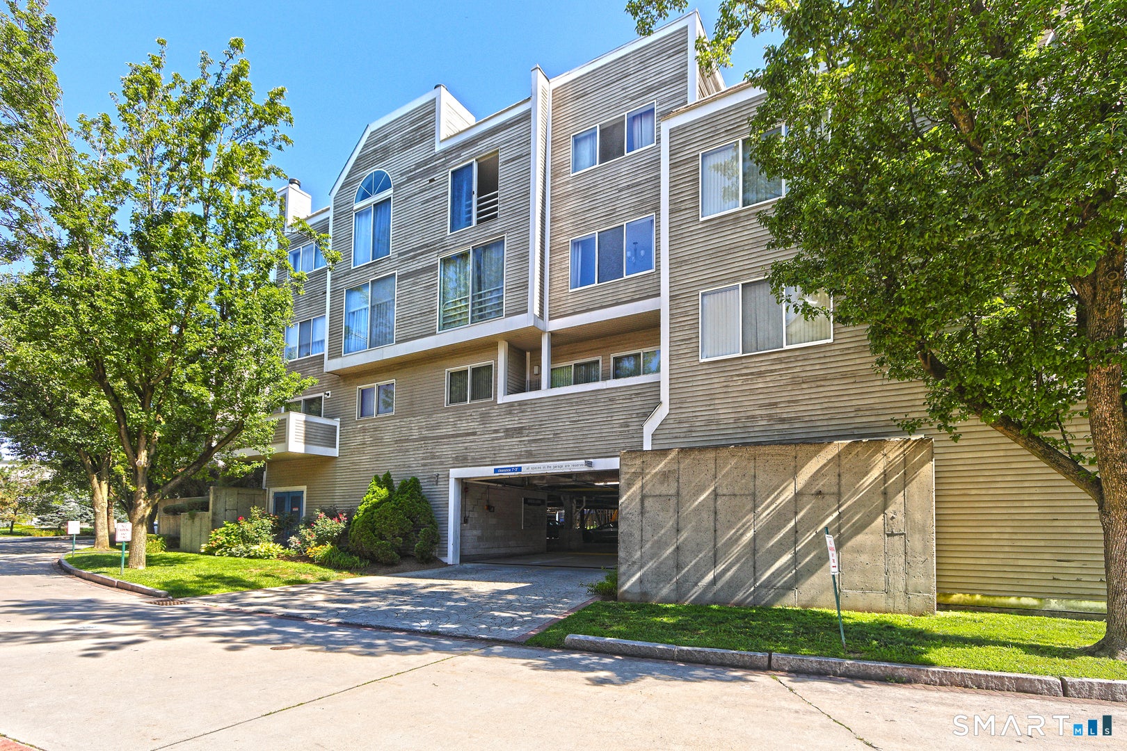 127 Harbour Close 127 — photo