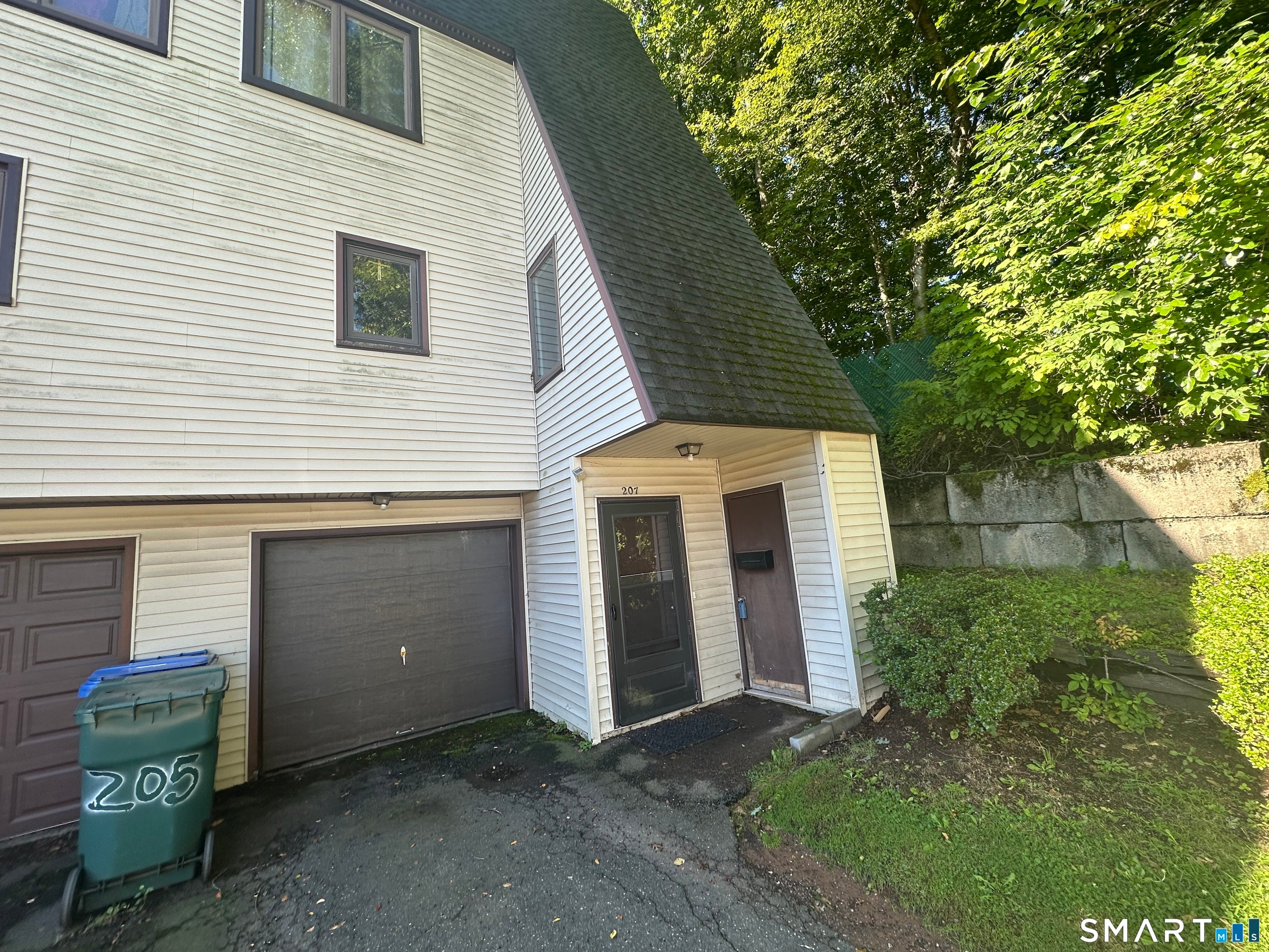 207 High Top Circle West 207 — photo
