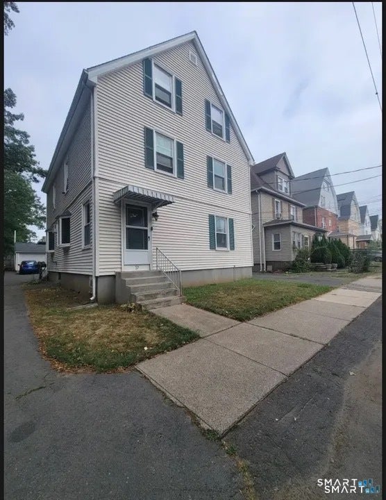 37 Wakefield Court — photo