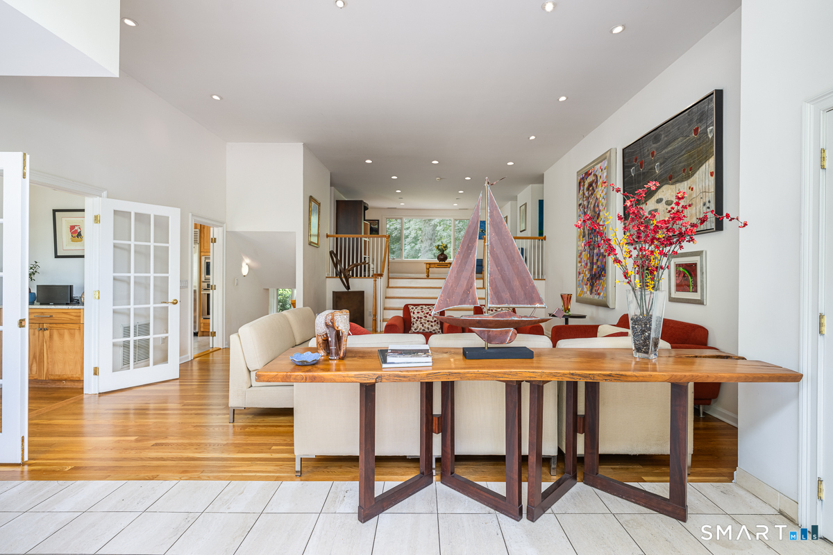 Home in Greenwich, CT 06831 — photo 2