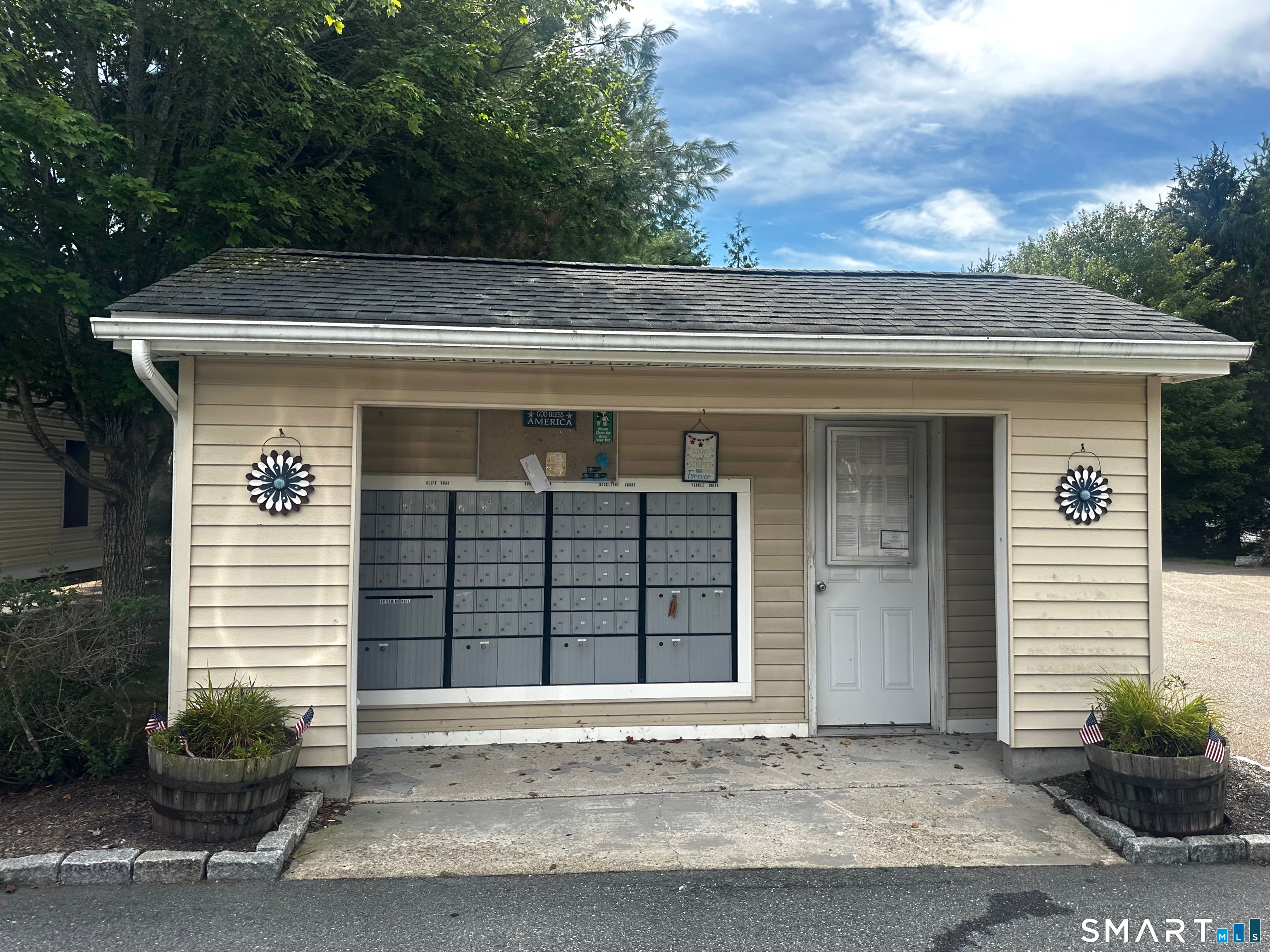 19 Cliff Road, Ledyard, CT 06339 — photo 2