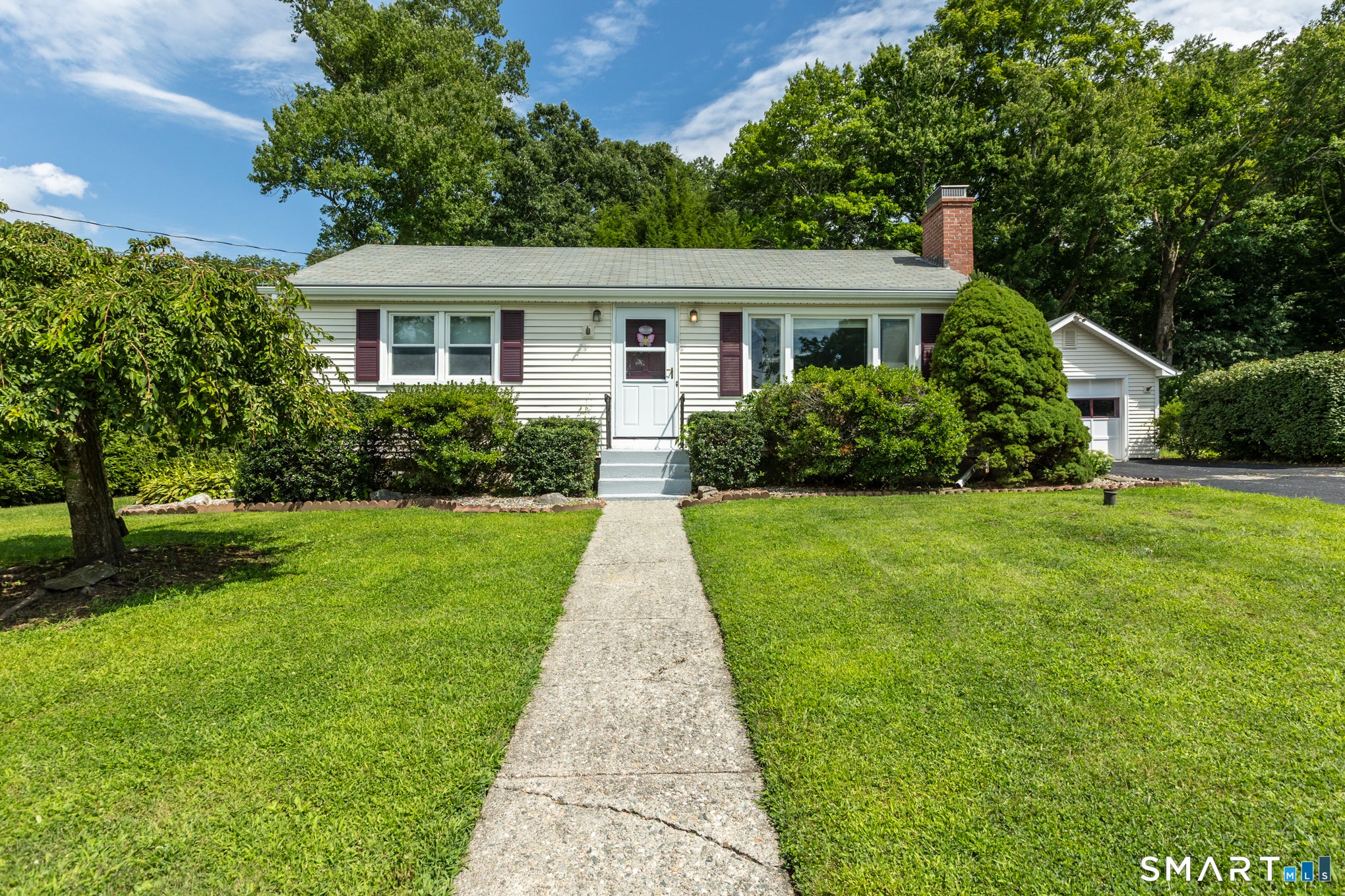 18 Laurel Lane — photo
