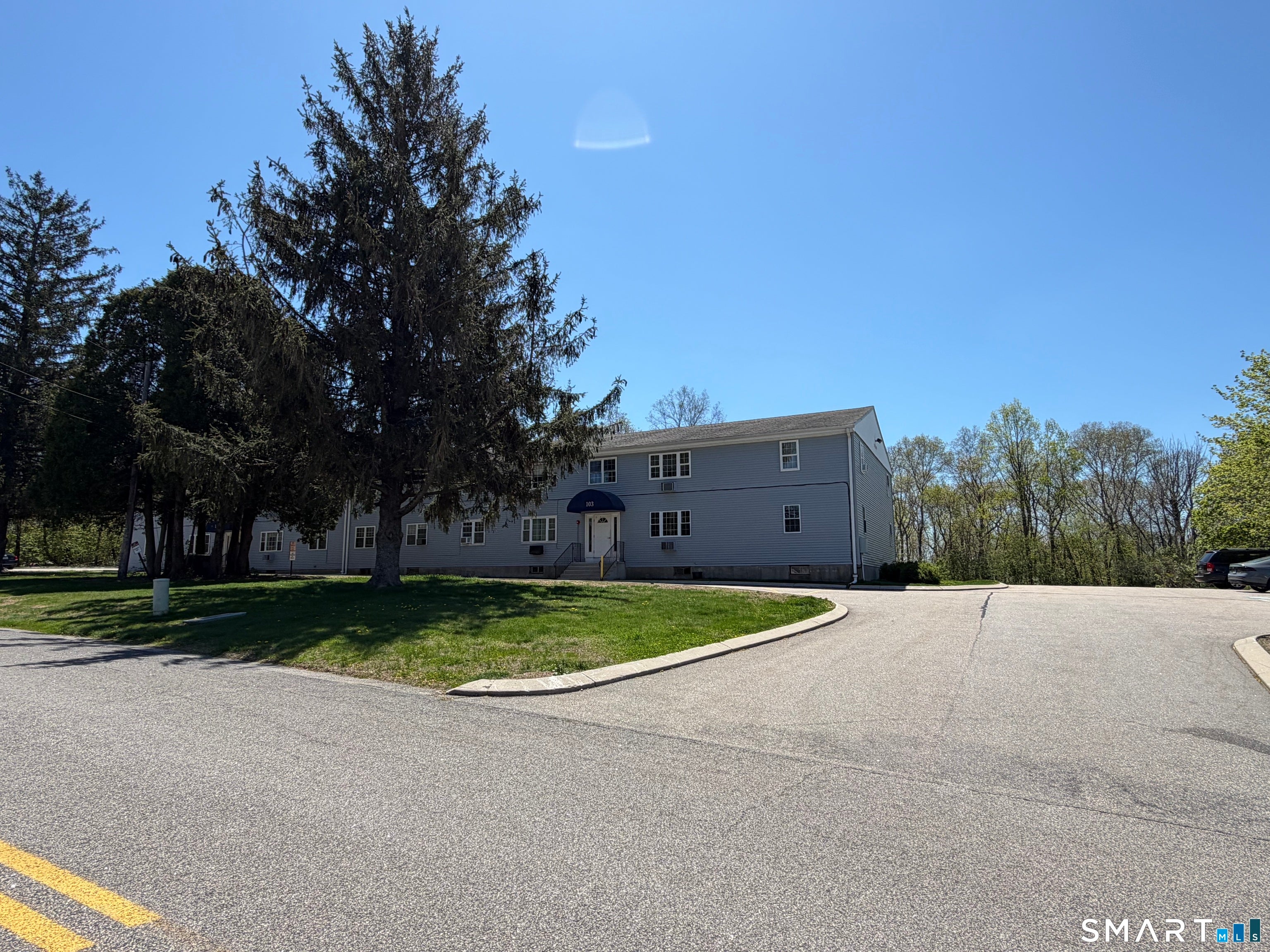 105 Horse Pond Road C — photo