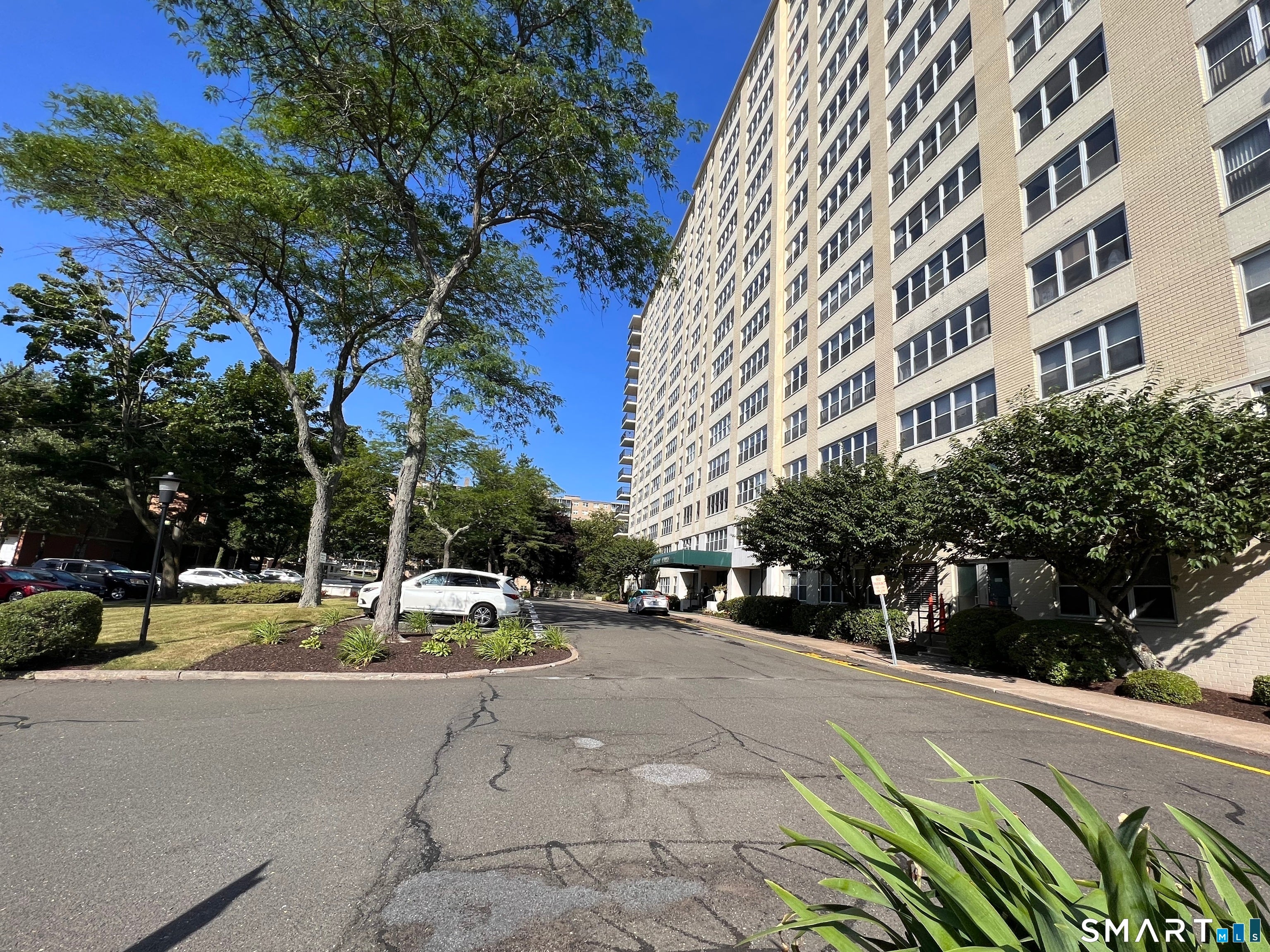 2625 Park Avenue 7R — photo