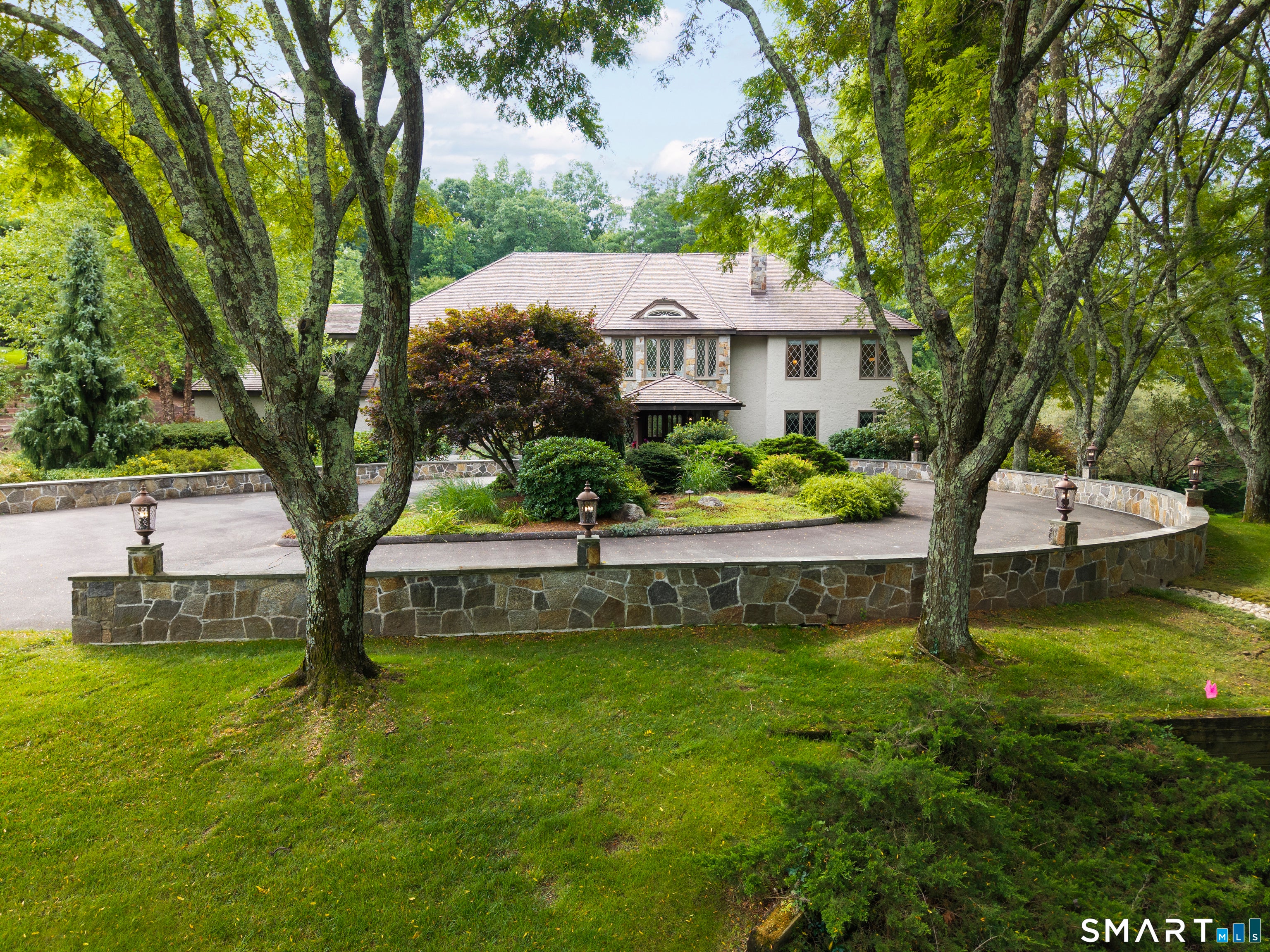 21 Breezy Knoll — photo