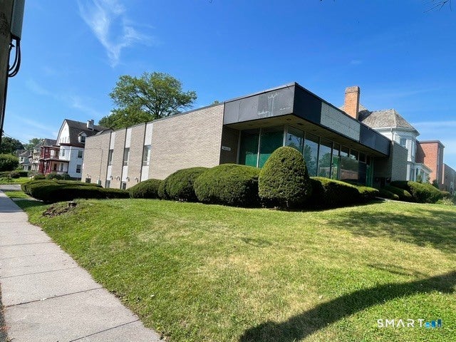 593 Farmington Avenue — photo