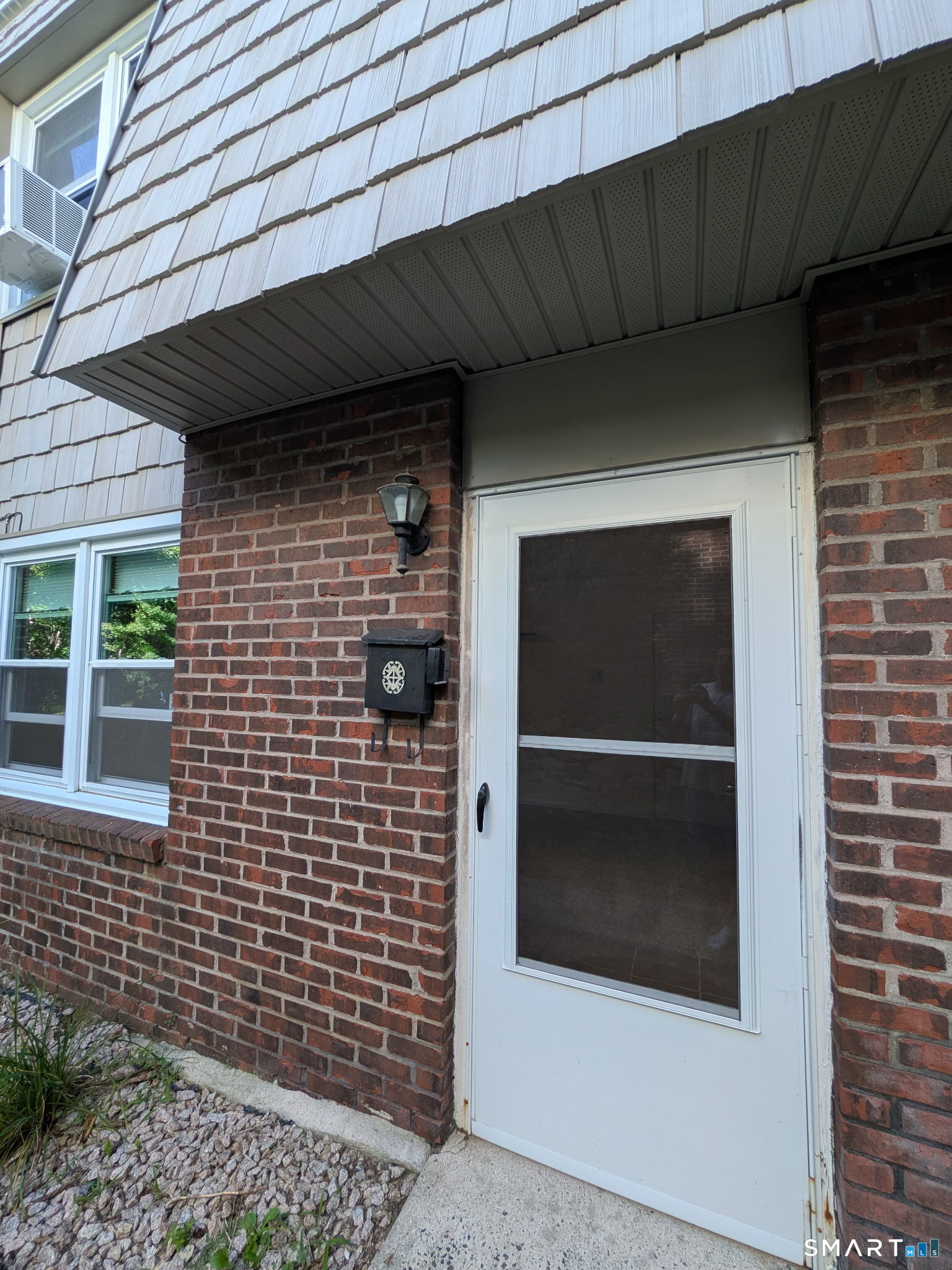 61 Dover Court B — photo