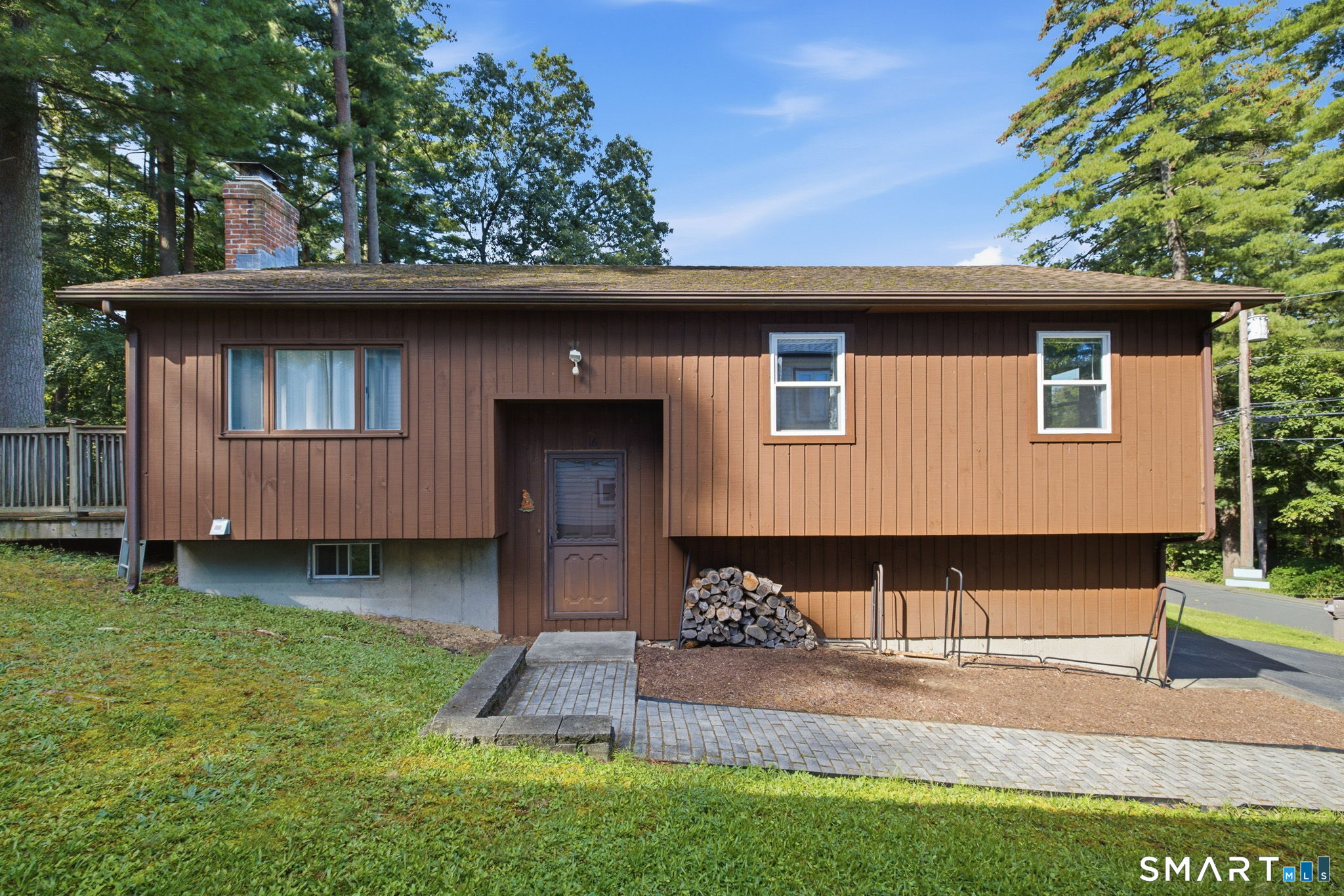 16 Circle Drive — photo