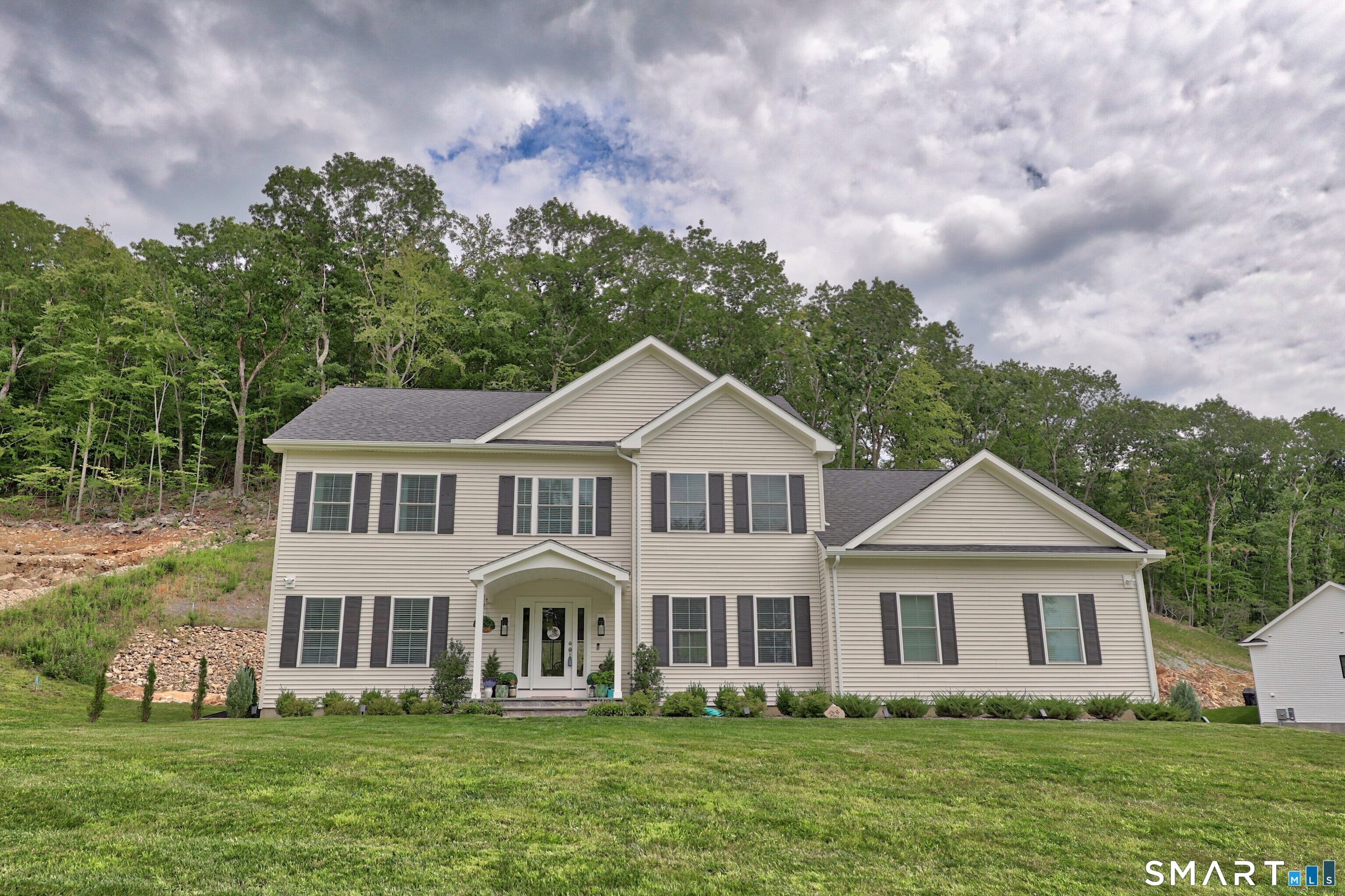18 Hunting Ridge Road — photo