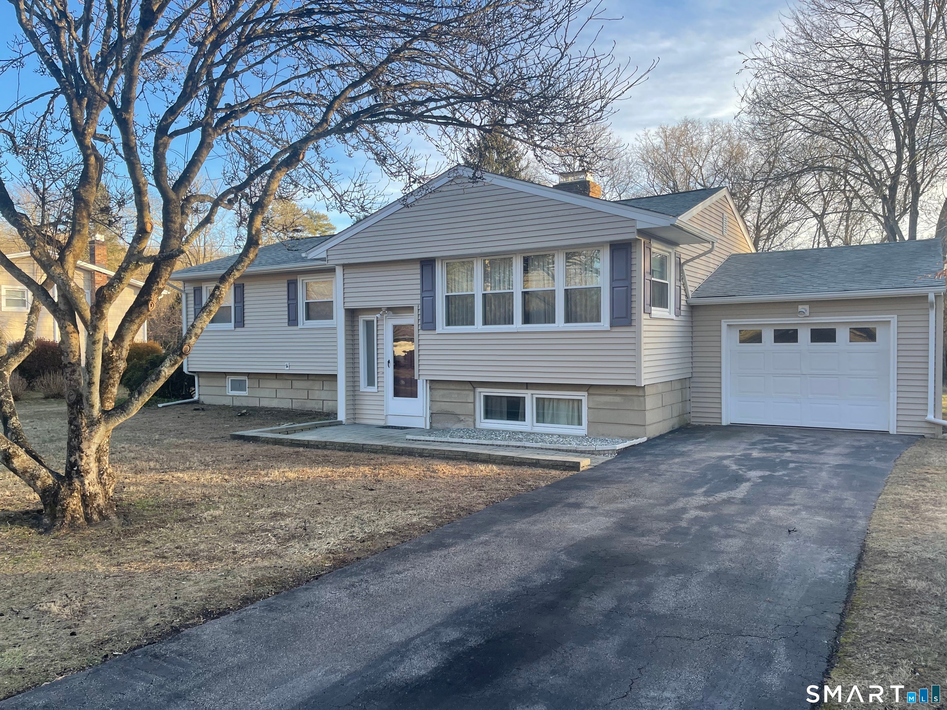 7 Riverbend Drive — photo
