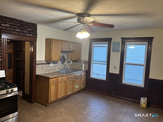 Home in New Britain, CT 06051 — photo 2