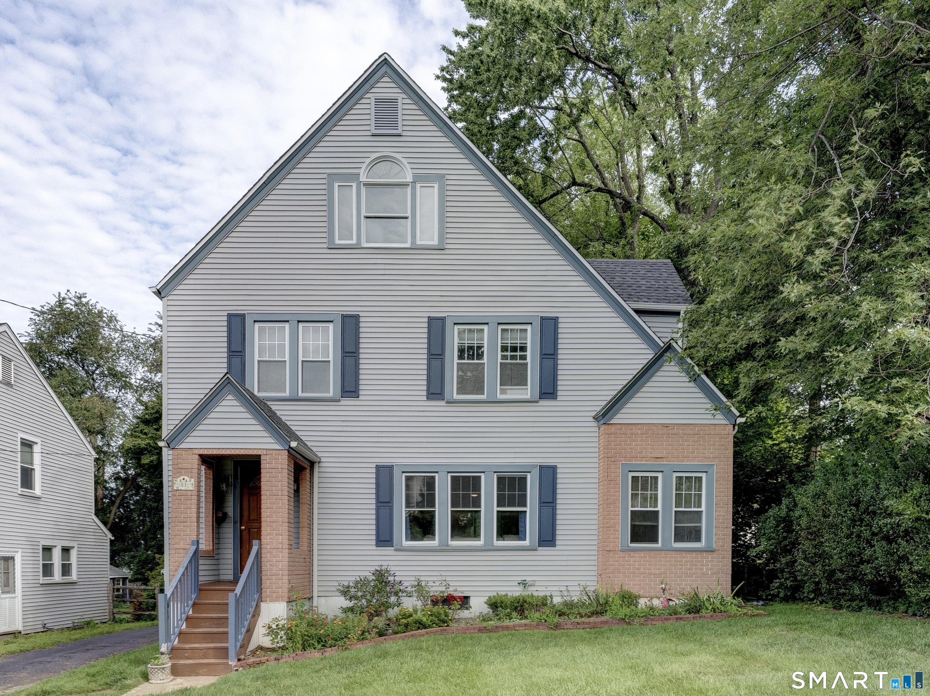 11 DIX Road — photo
