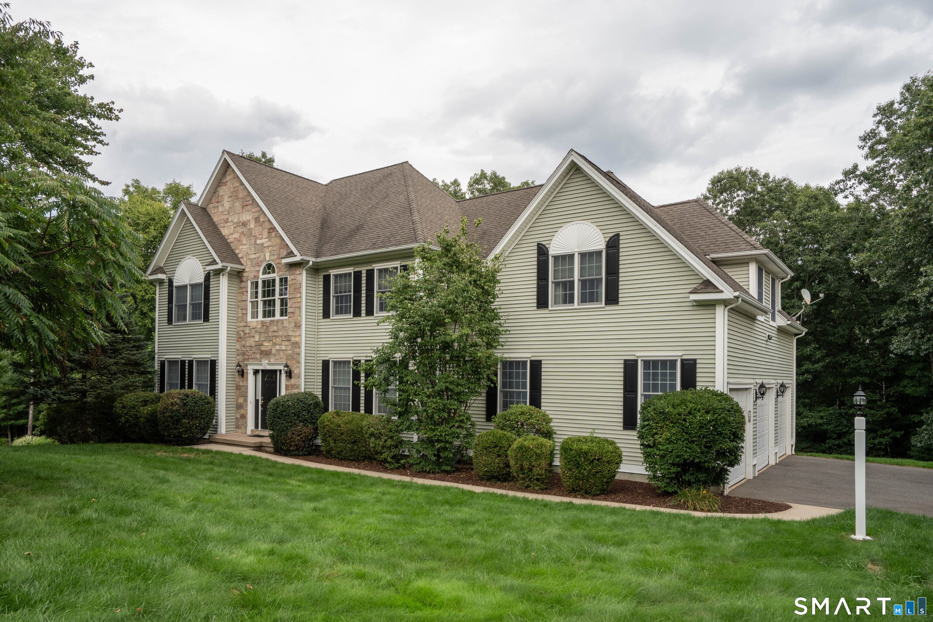 16 Hendrickson Lane — photo