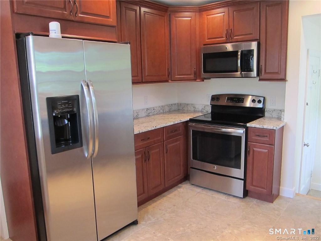 8 Rochambeau Avenue, Ridgefield, CT 06877 — photo 2