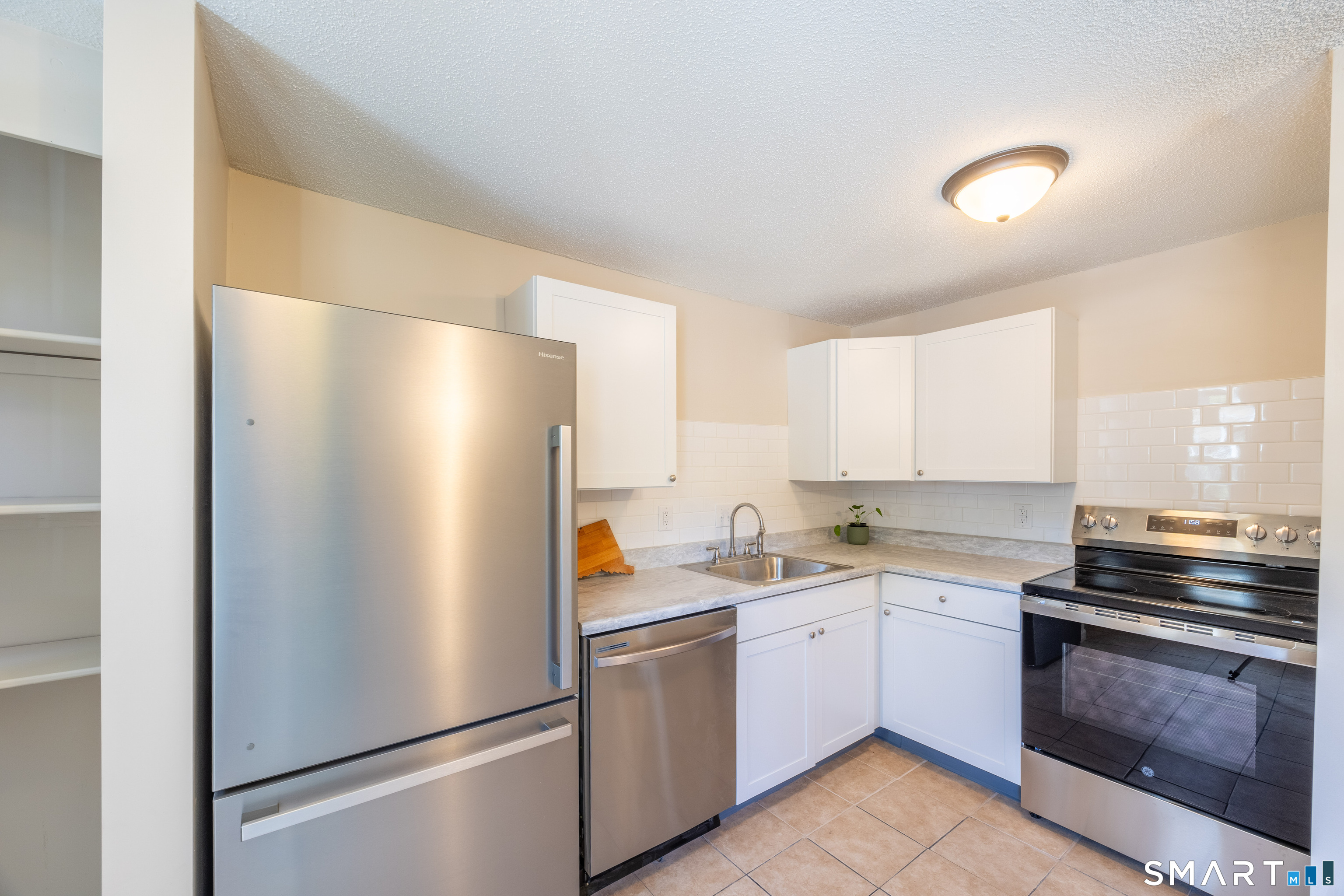 Home in Middletown, CT 06457 — photo 2