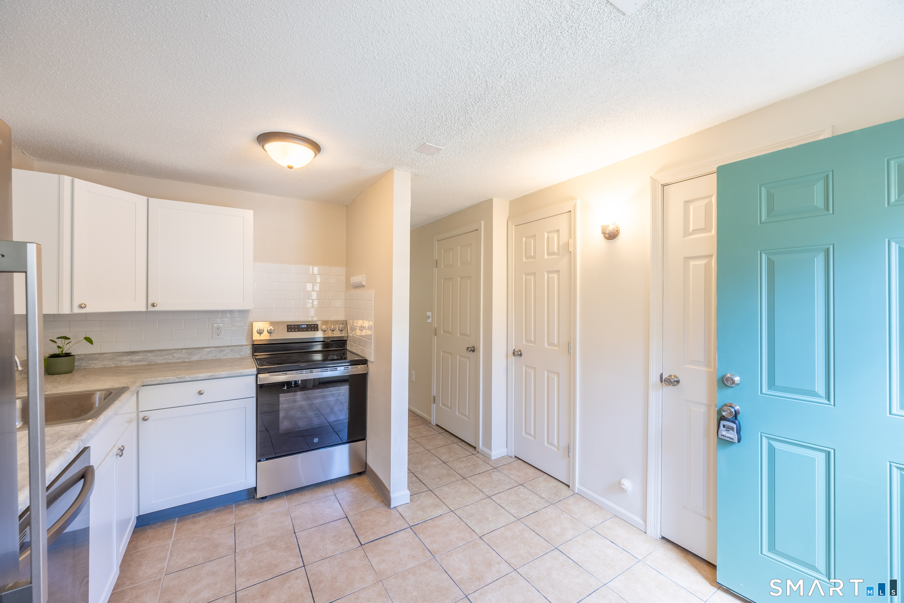 Home in Middletown, CT 06457 — photo 3