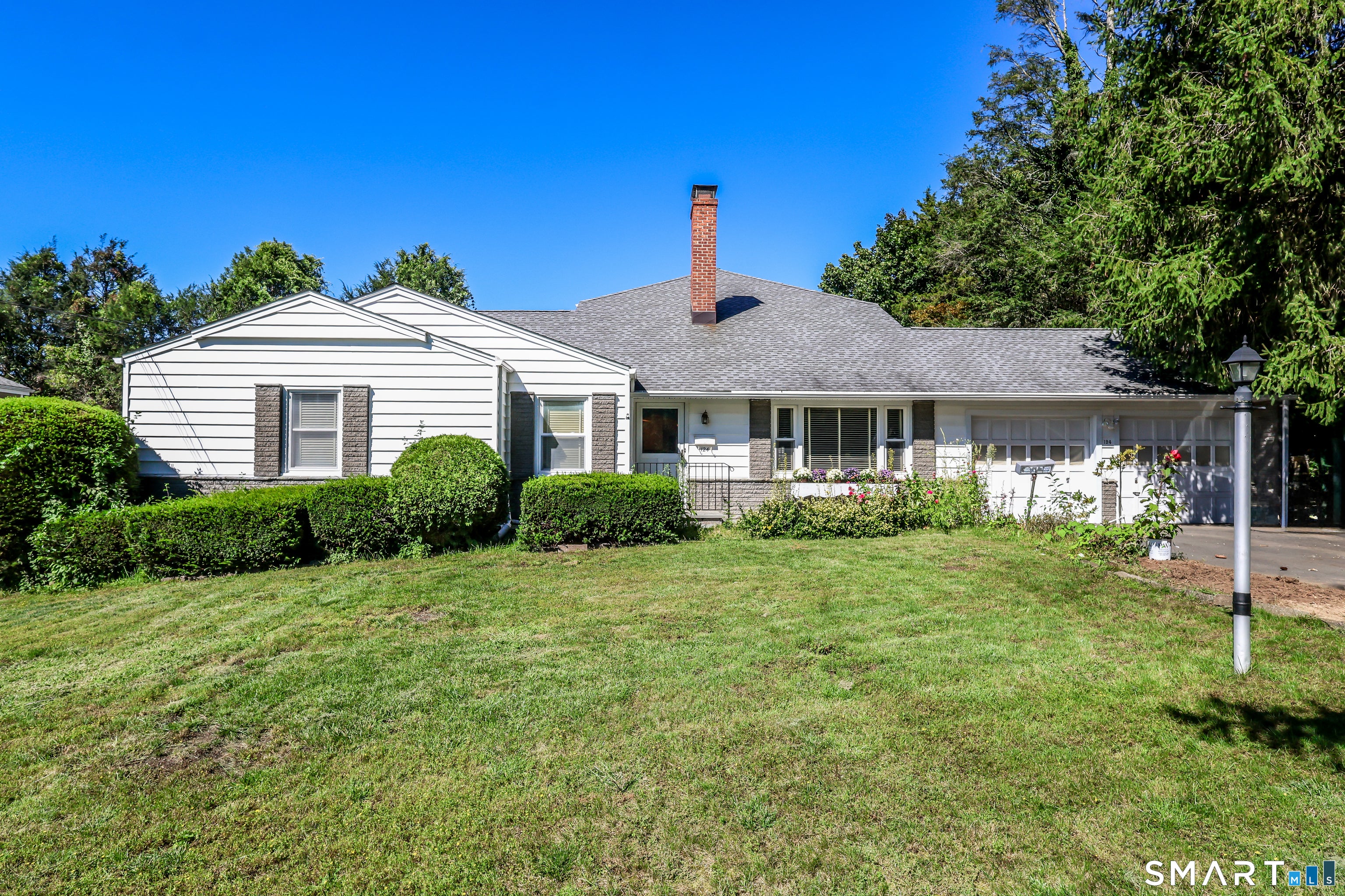 124 Chestnut Hill Road — photo