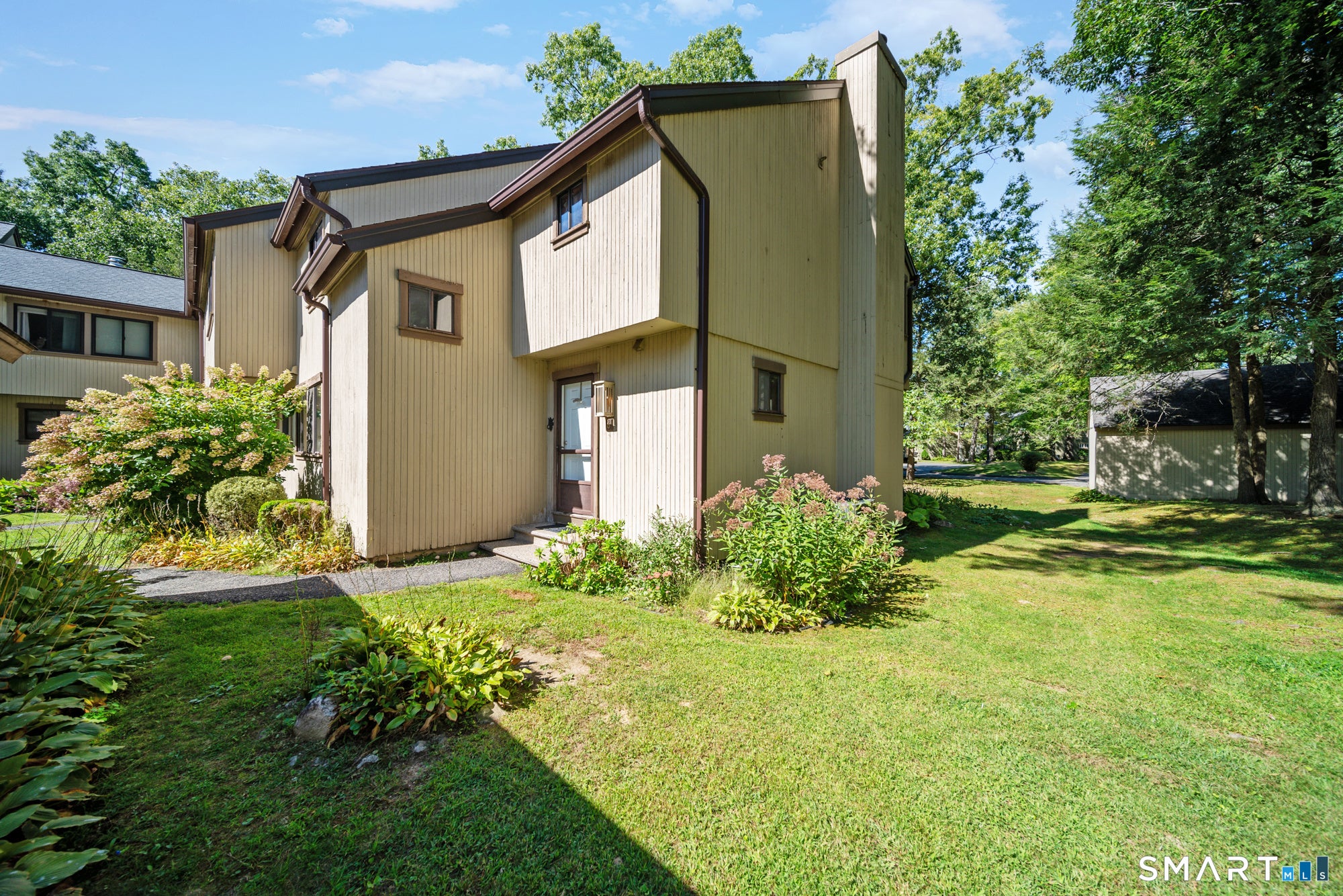 6 Upper Commons 6 — photo