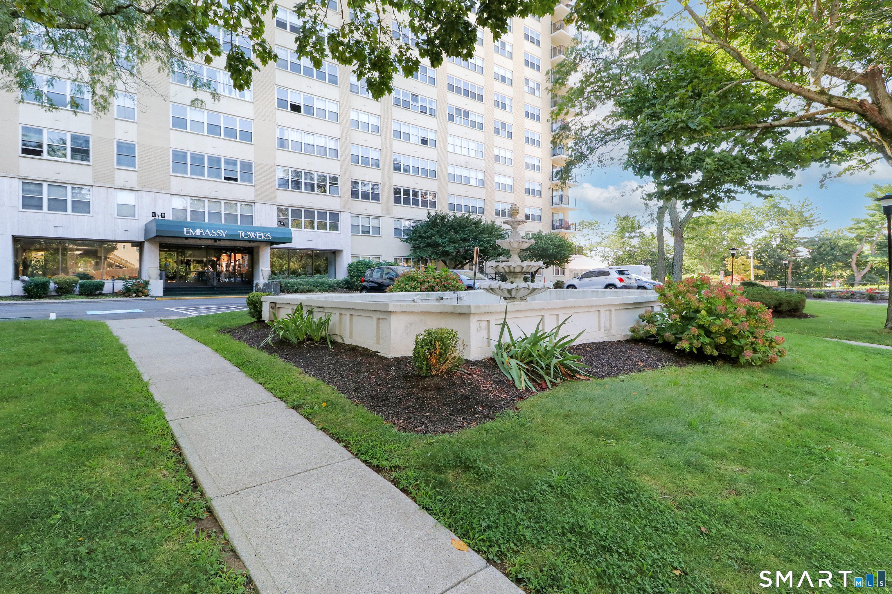 2625 Park Avenue 9N — photo