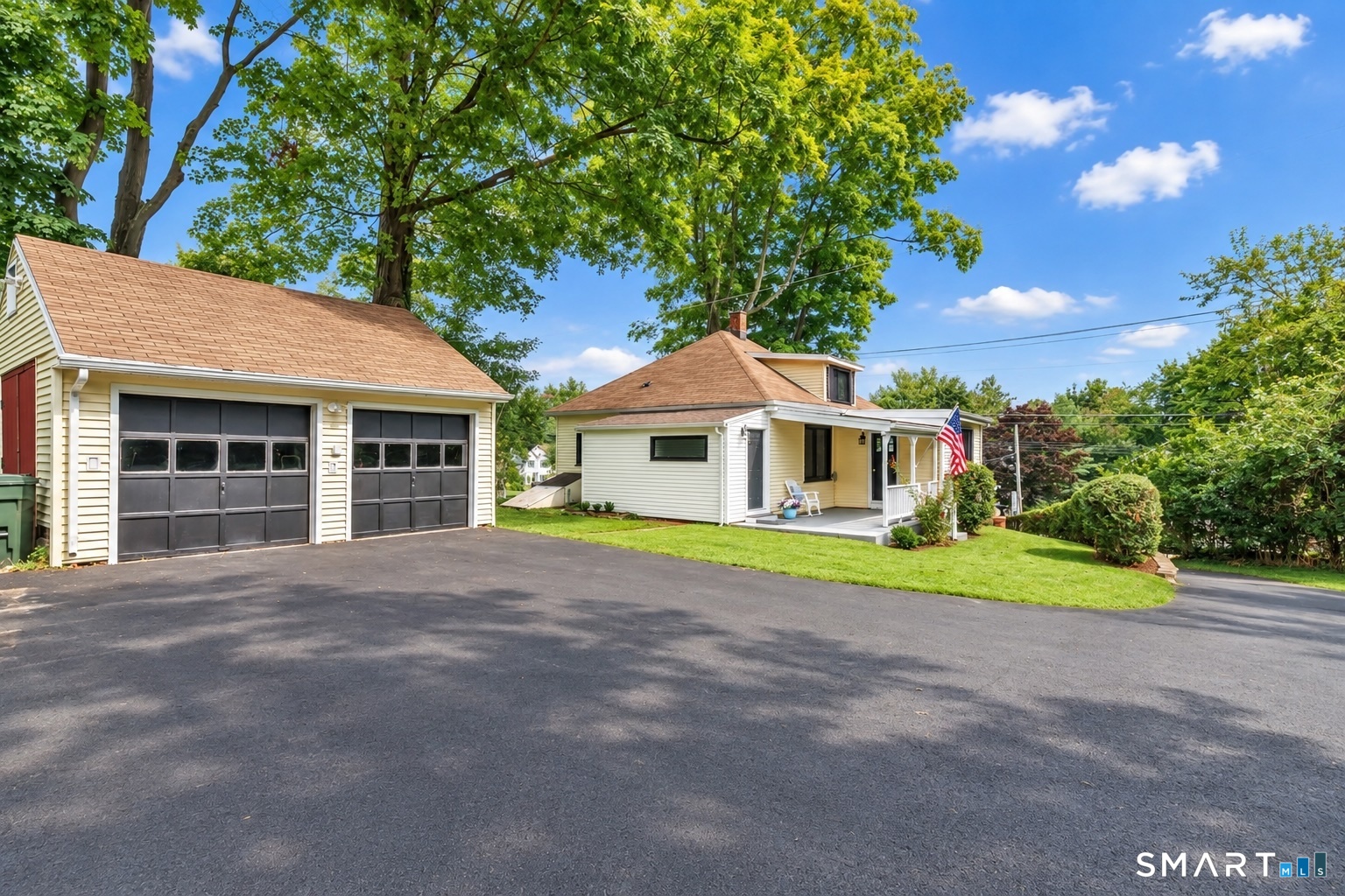 Home in Trumbull, CT 06611 — photo 2
