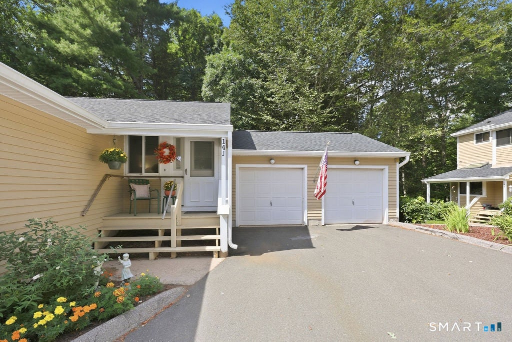 14 Wiggins Farm Drive J — photo