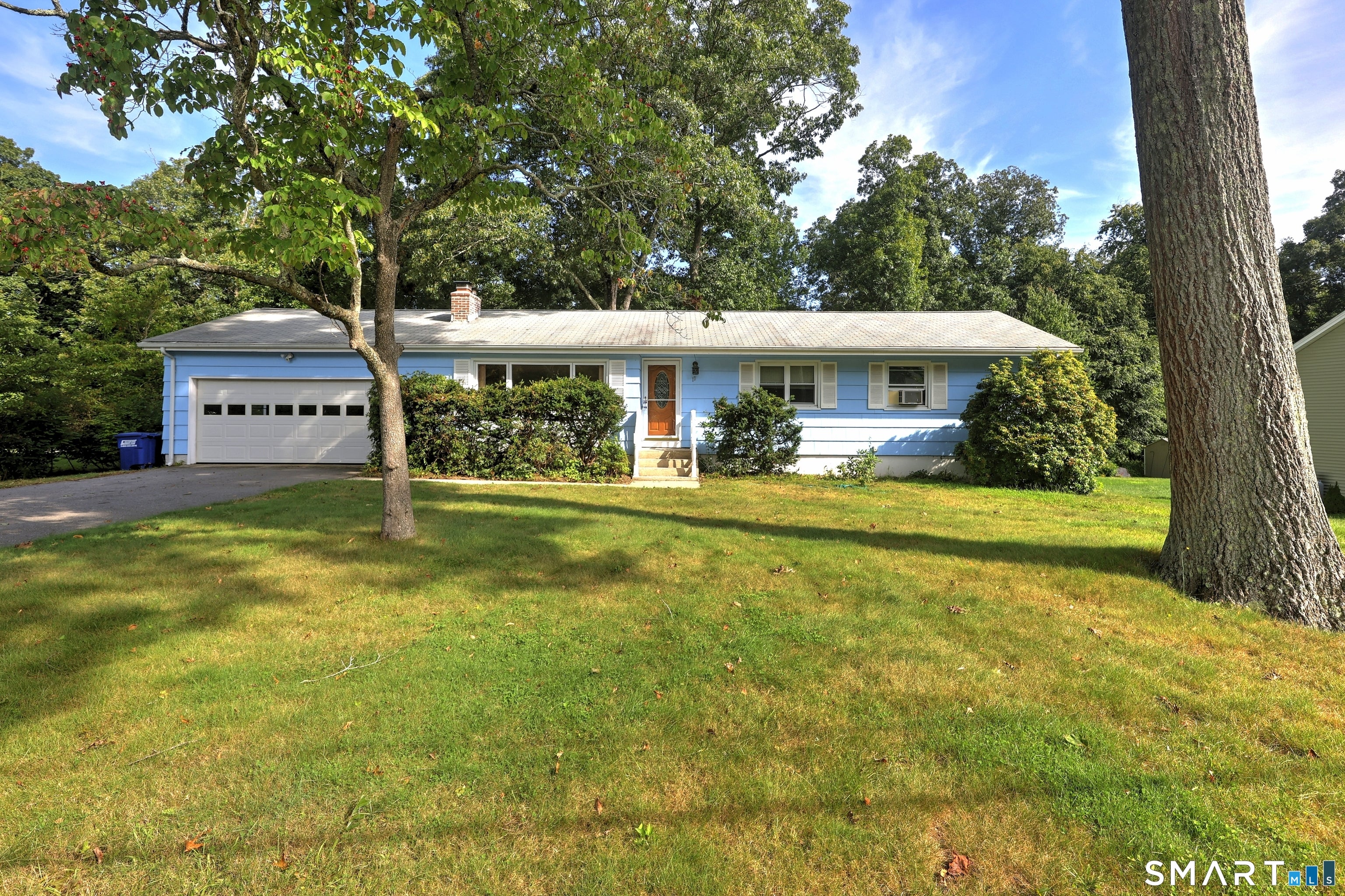 17 Oakridge Drive — photo