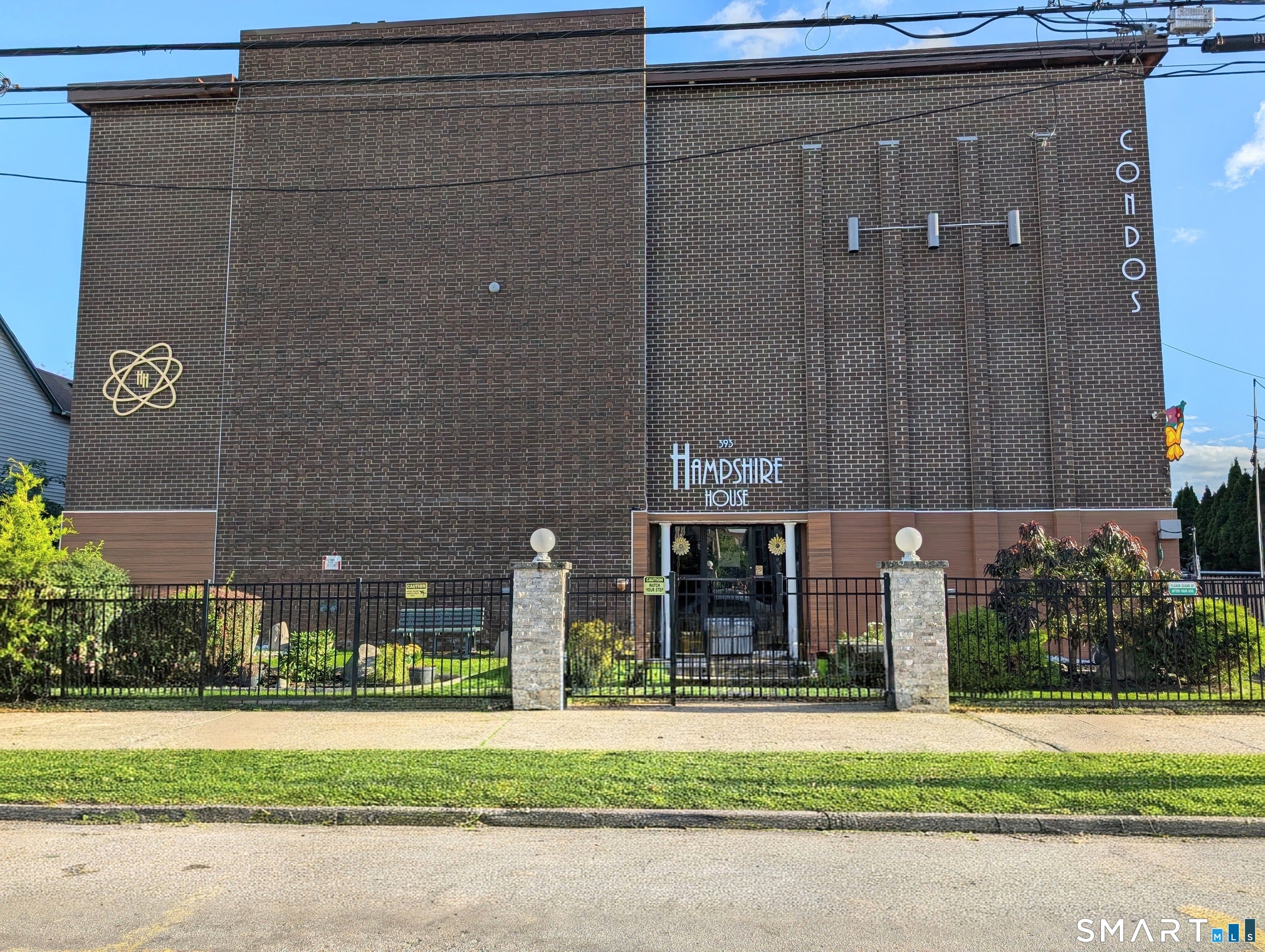 393 Laurel Avenue 302 — photo