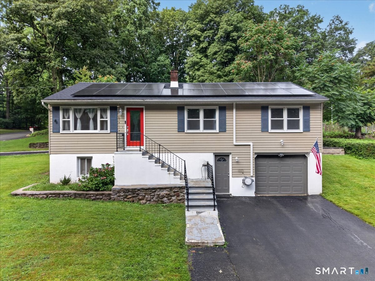 327 Lakeside Boulevard West — photo