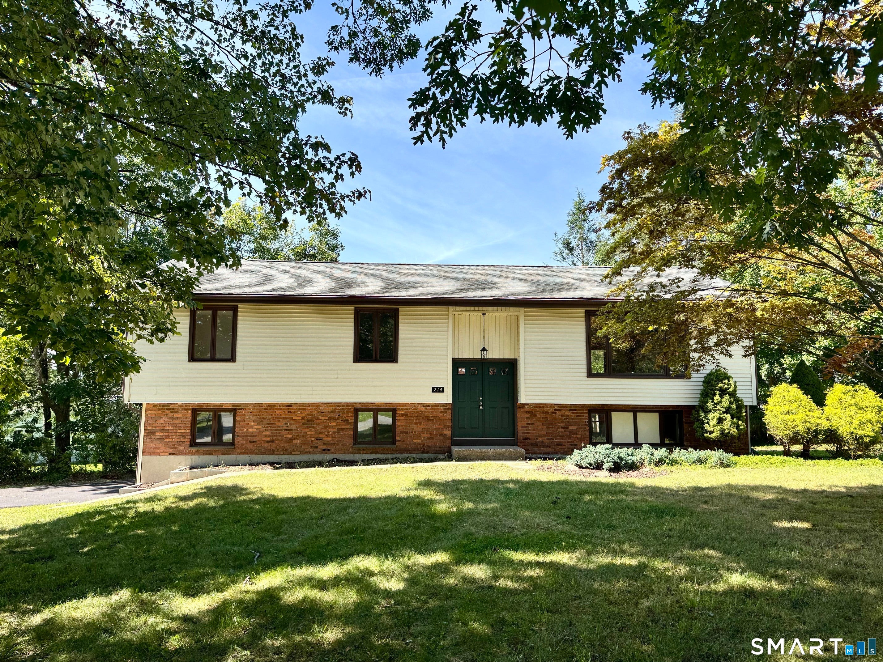 214 Pineridge Road — photo