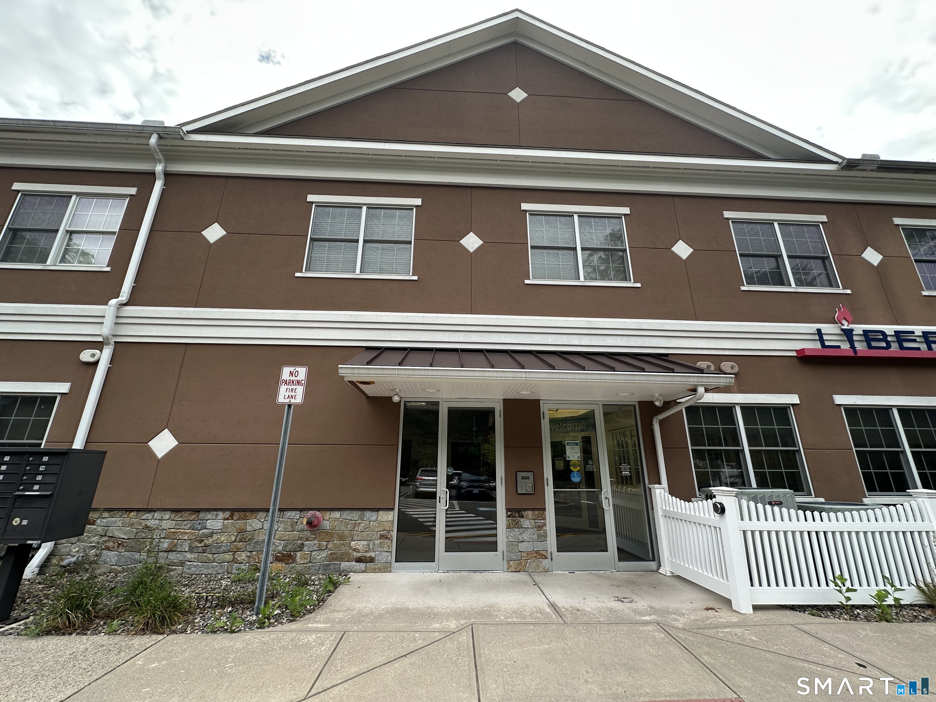 2518 Whitney Avenue 5 — photo