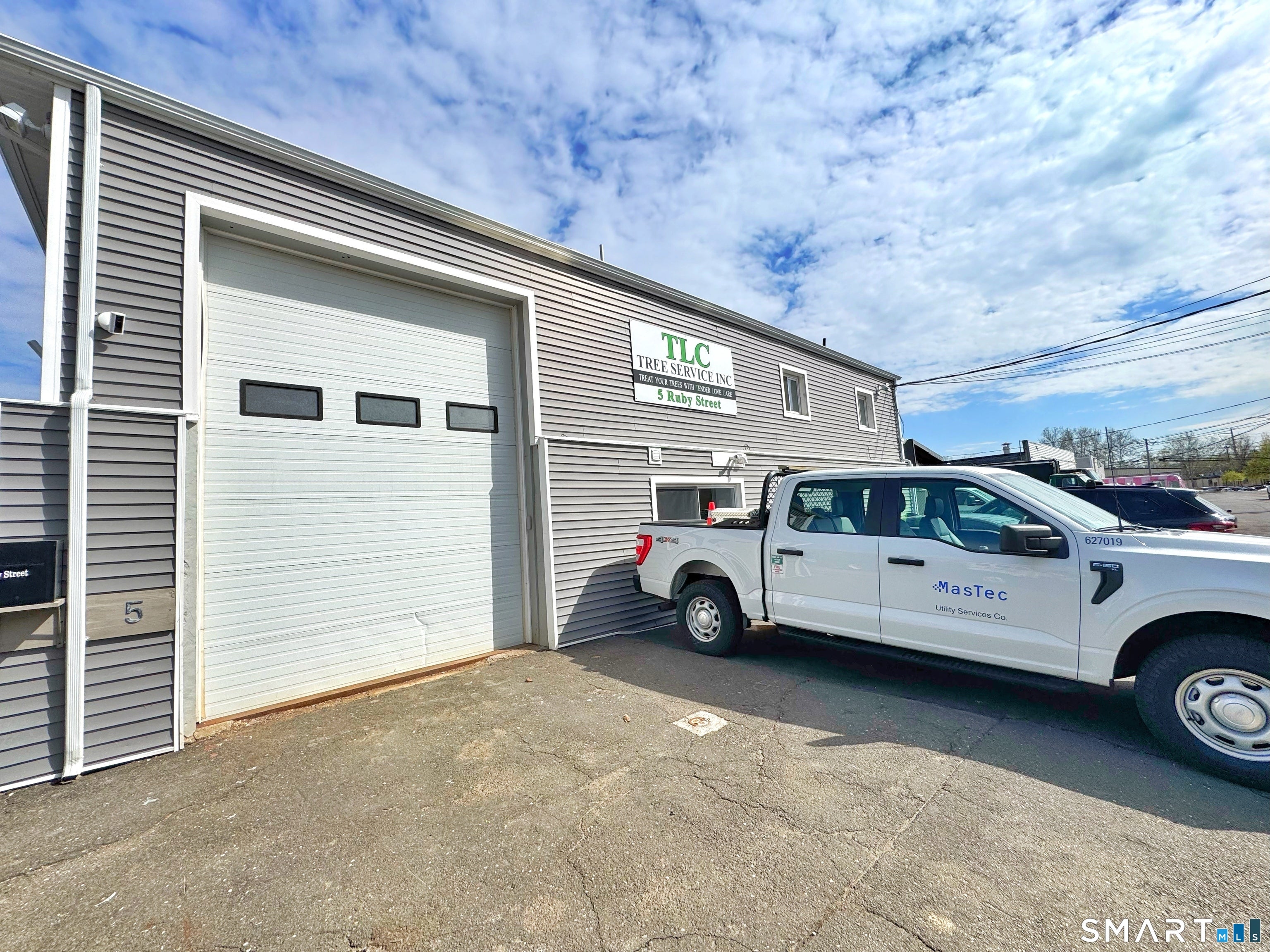 16 Ruby Street Garage — photo