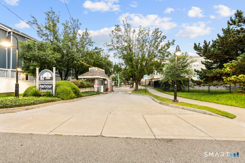 Home in New Haven, CT 06519 — photo 2