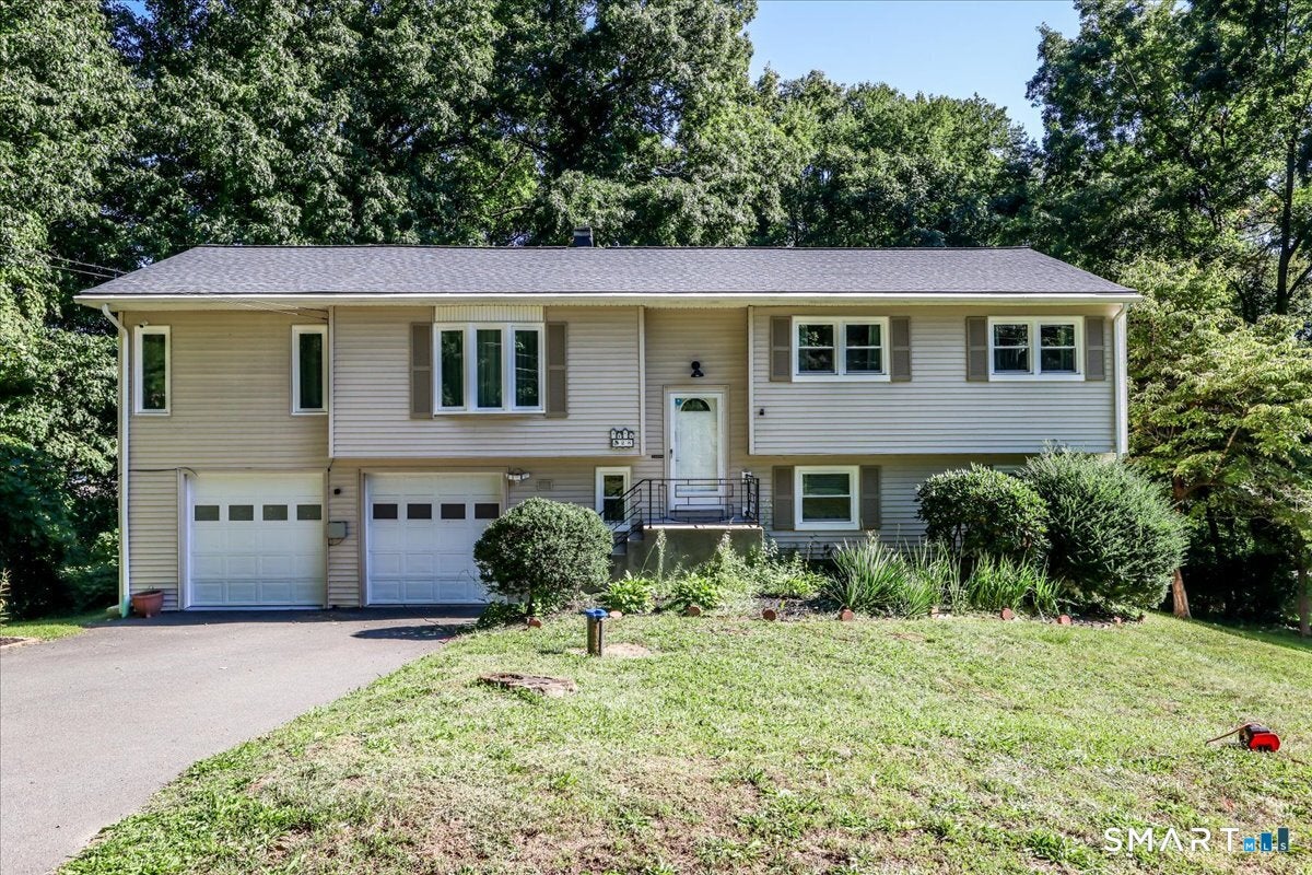 28 Deepwood Drive — photo
