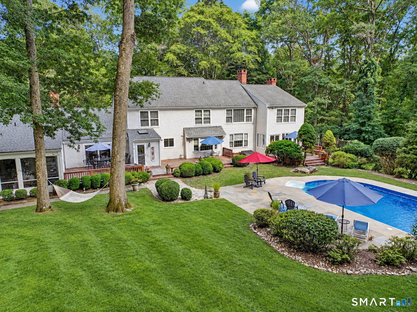 550 Wellington Drive — photo