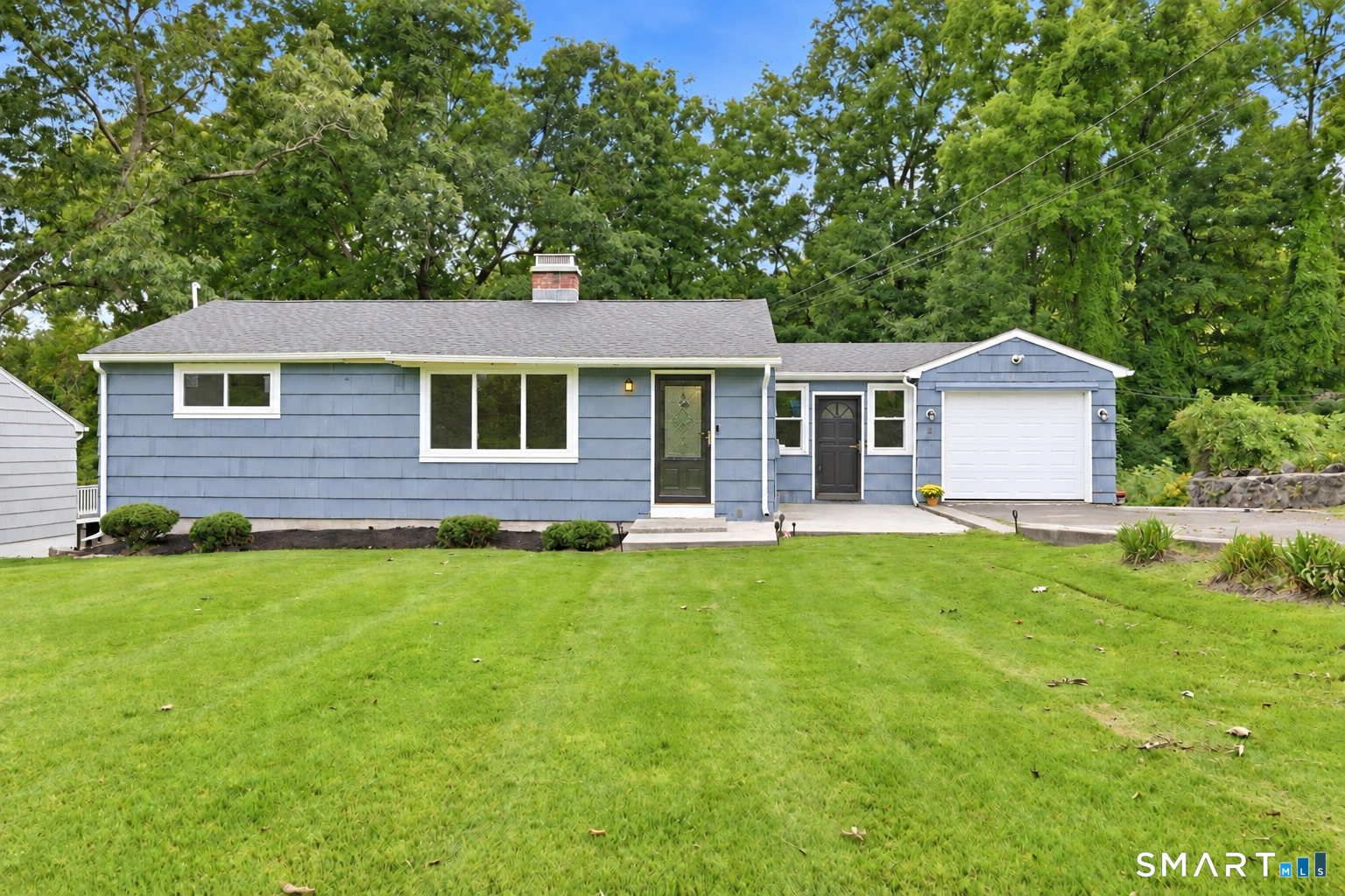 149 Lakeside Boulevard East — photo