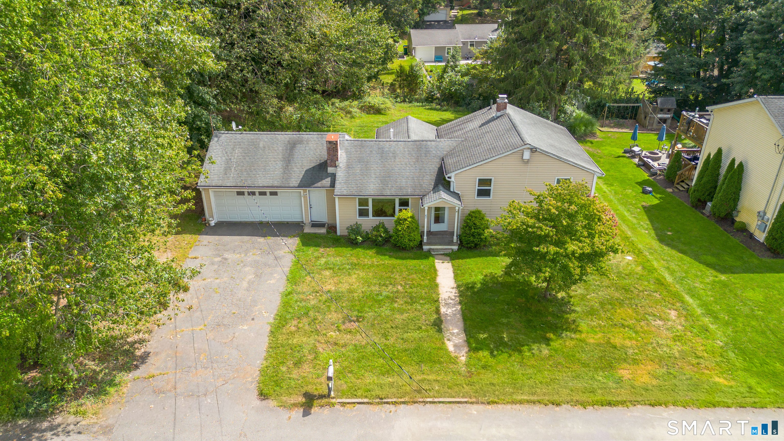 82 Sande Avenue — photo