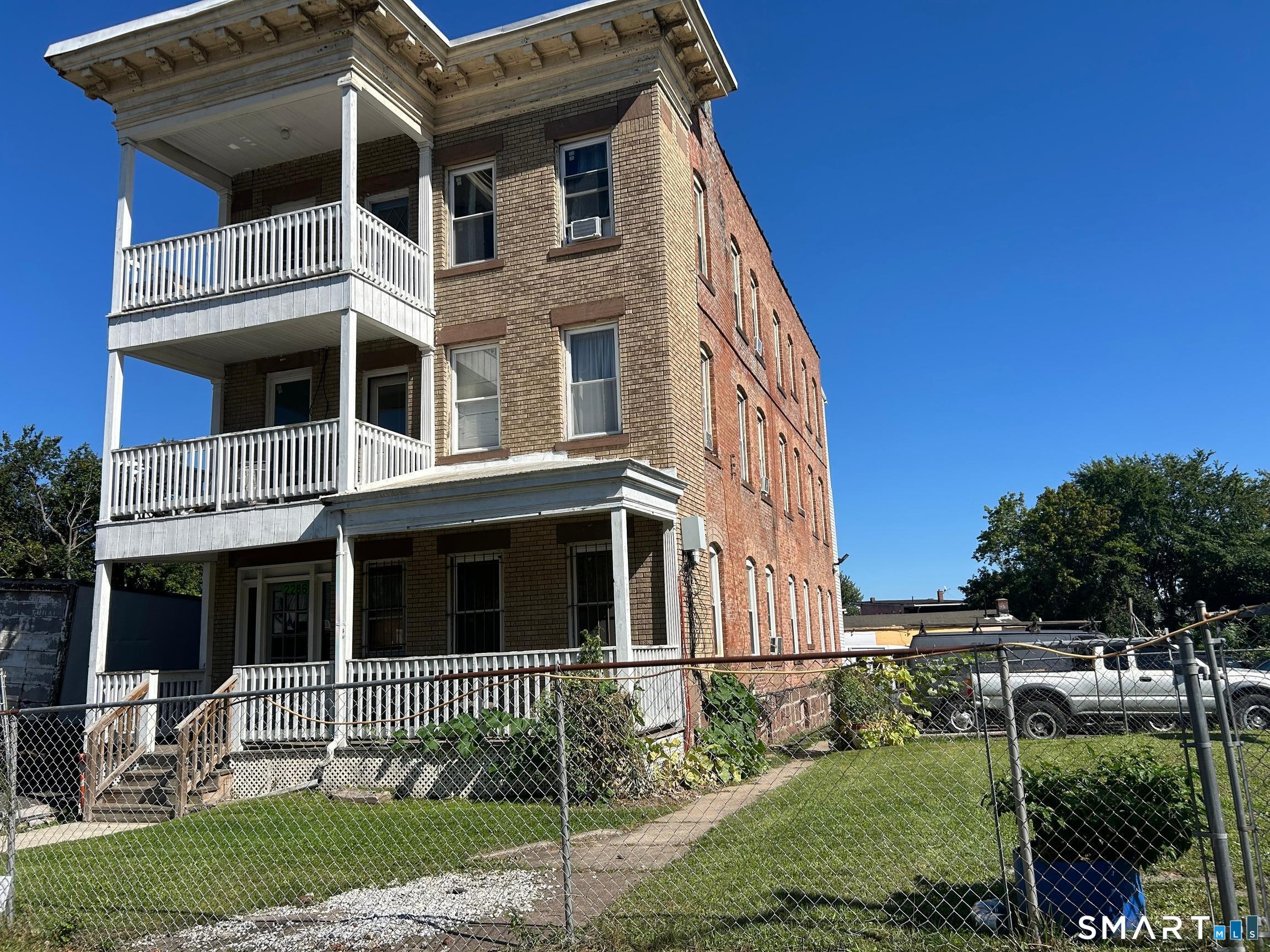 2276 Main Street — photo