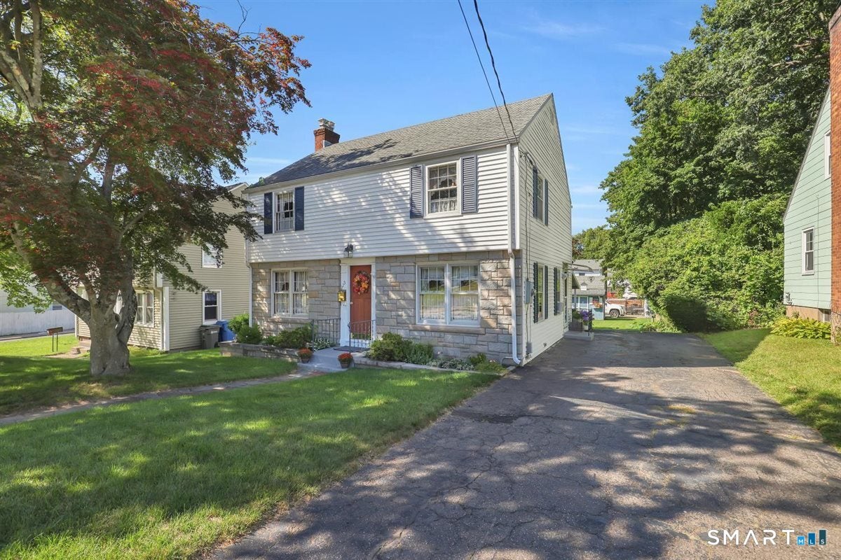 215 Oak Street — photo
