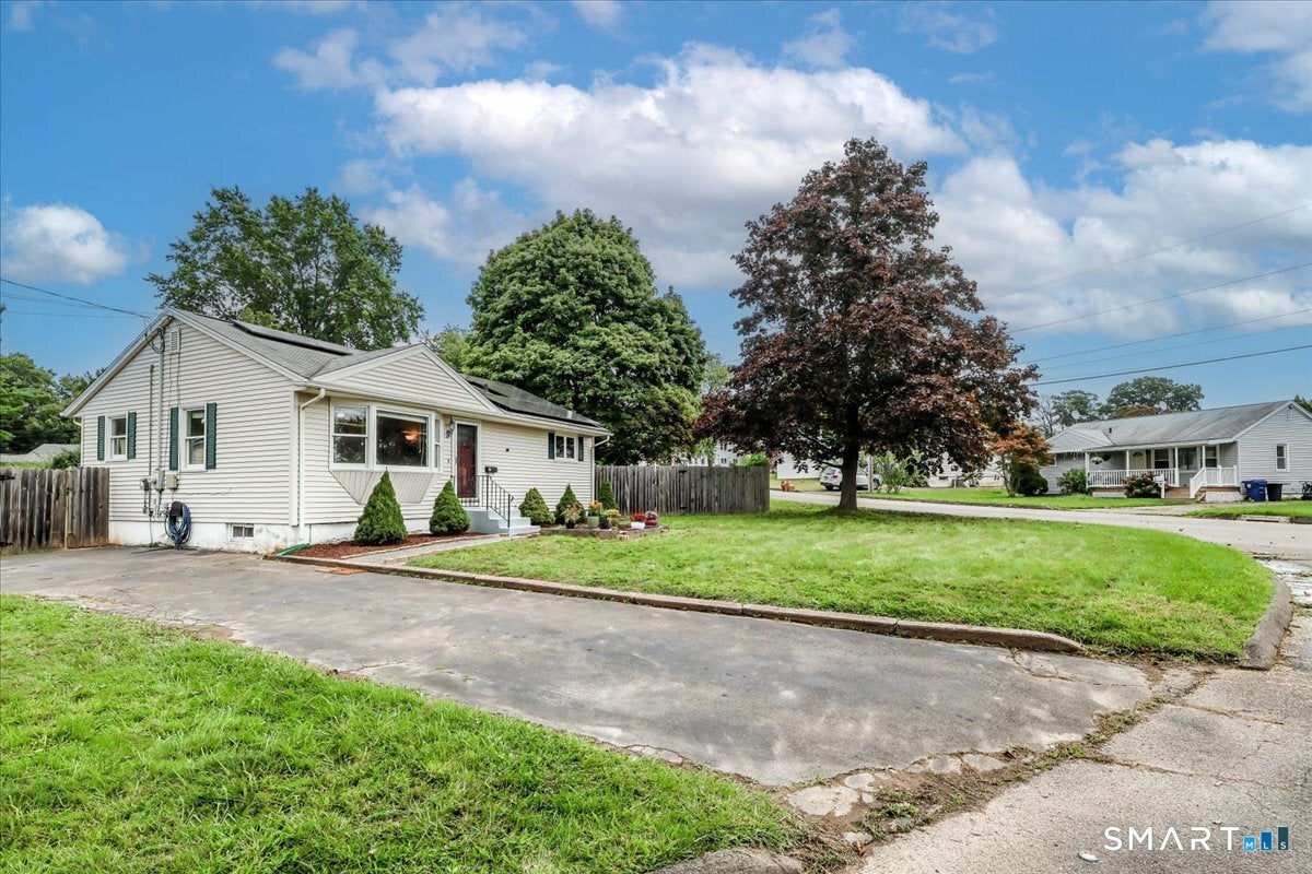 79 Aircraft Road — photo