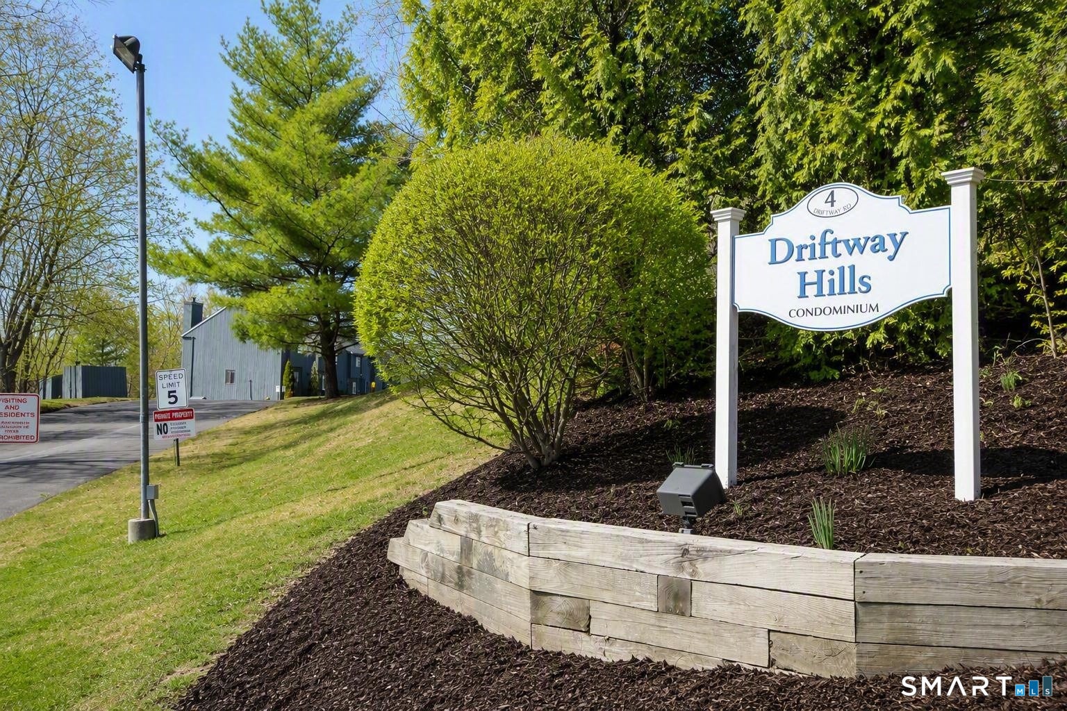 8 Driftway Road B3 — photo