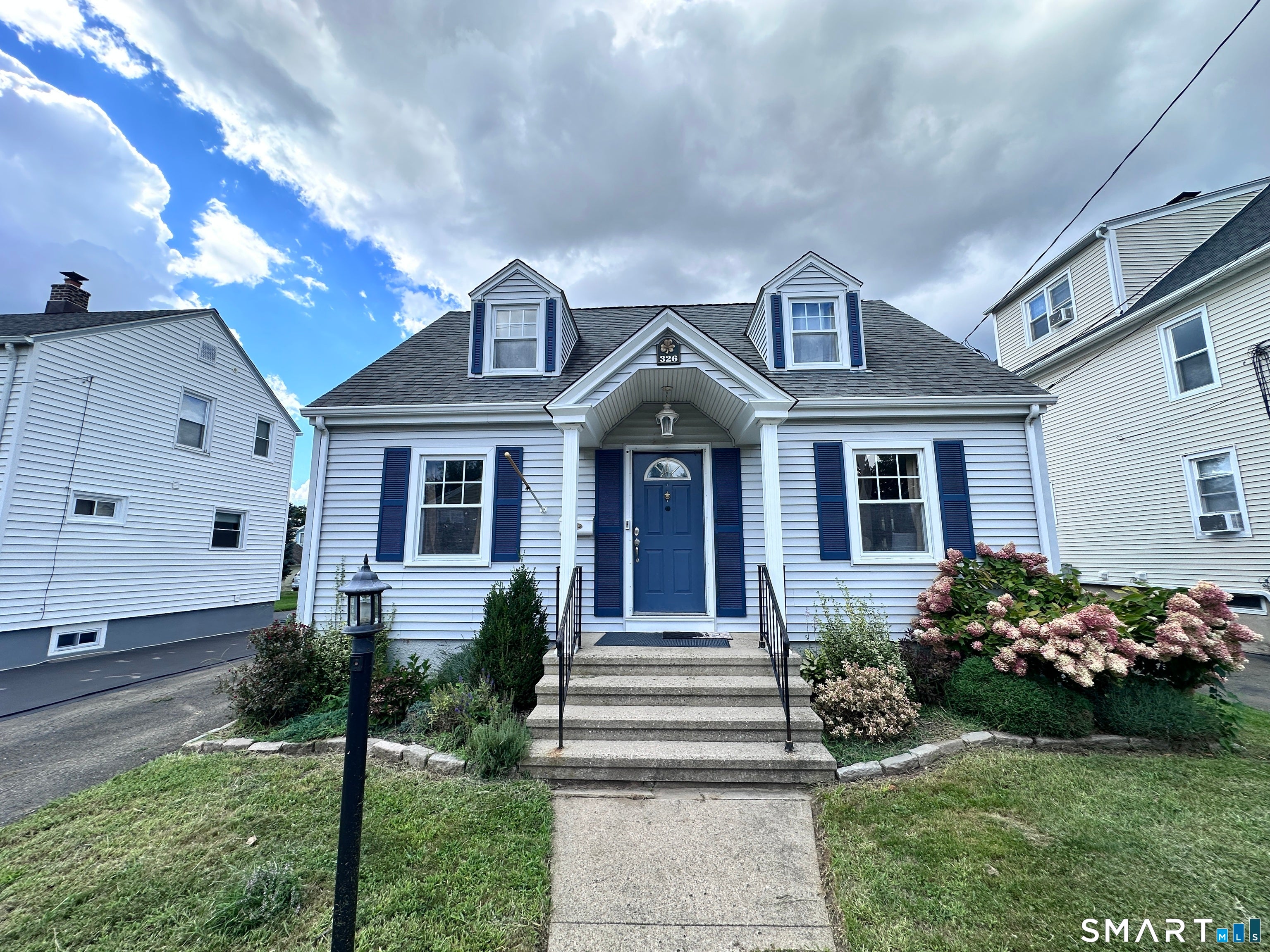 326 Burritt Avenue — photo